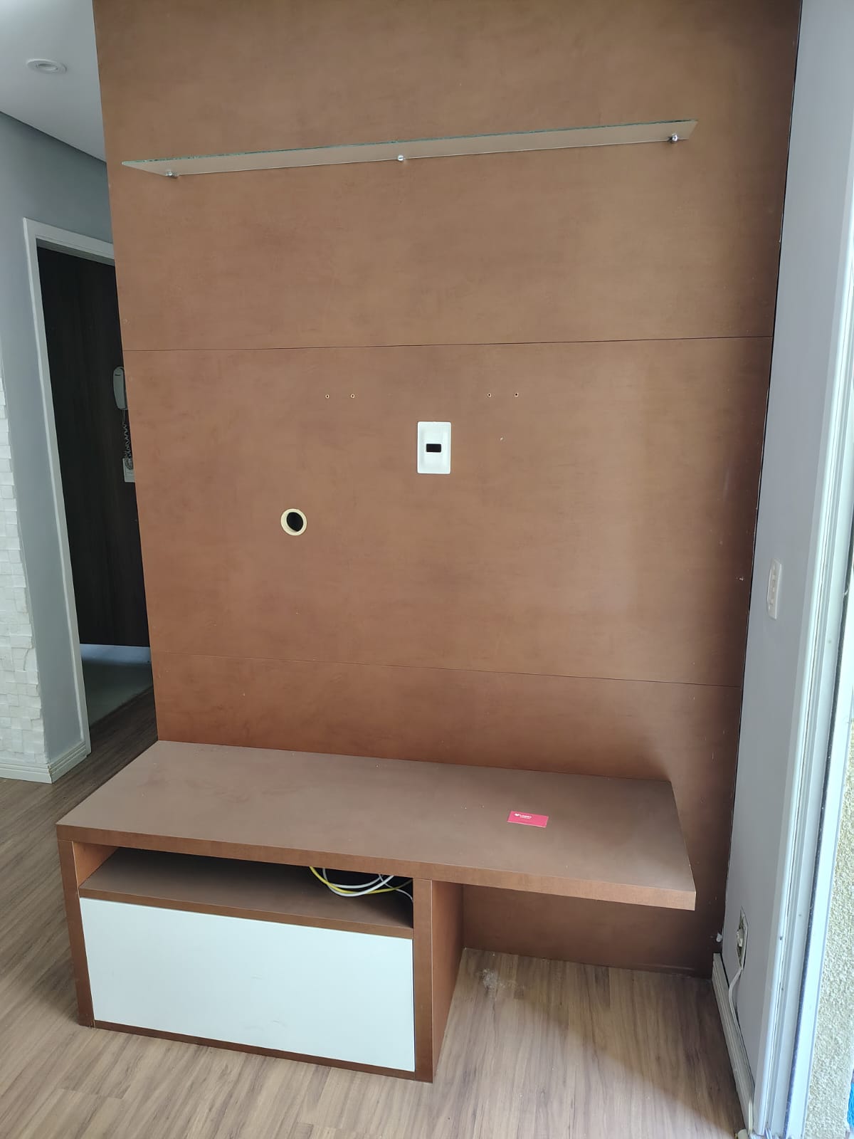  Apartamento Aconchegante e Mobiliado – 2 Dormitórios  Zona Norte  – 54m²  ✨ Pronto para morar! Este lindo apartamento combina conforto, praticidade  Localizado em  Zona Norte, é perfeito para quem busca qualidade de vida e bem-estar.   Área útil: 54 m²  2 dormitórios  1 vaga de garagem,  Sala de TV integrada à sala de jantar  Cozinha equipada  com fogão, forno e exaustor  Charmosa sacada.