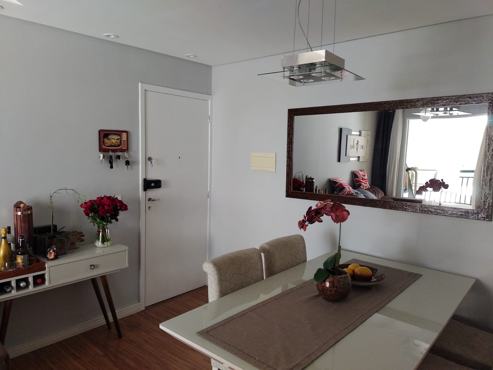  Apartamento Aconchegante e Mobiliado – 2 Dormitórios  Zona Norte  – 54m²  ✨ Pronto para morar! Este lindo apartamento combina conforto, praticidade  Localizado em  Zona Norte, é perfeito para quem busca qualidade de vida e bem-estar.   Área útil: 54 m²  2 dormitórios  1 vaga de garagem,  Sala de TV integrada à sala de jantar  Cozinha equipada  com fogão, forno e exaustor  Charmosa sacada.