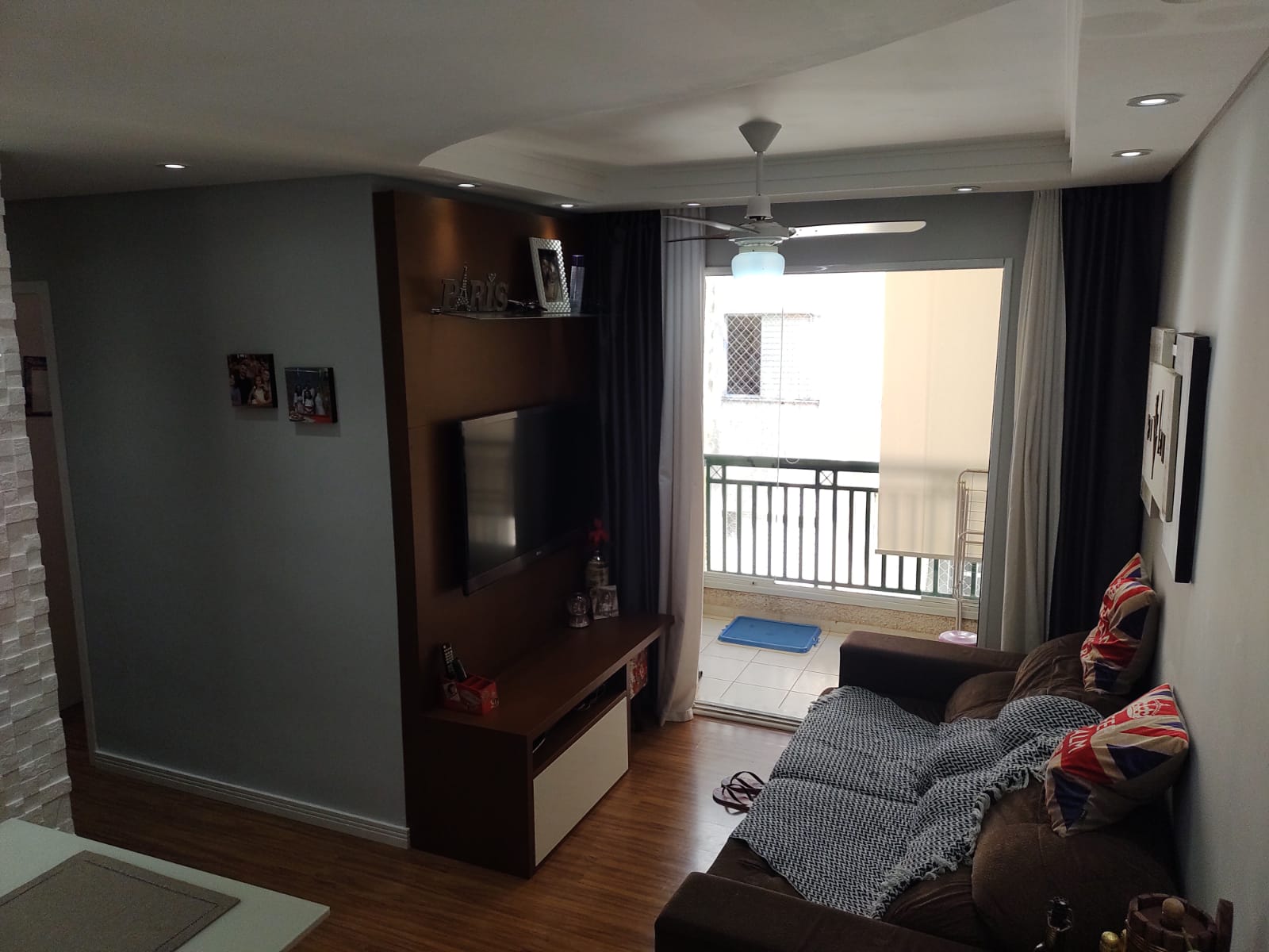  Apartamento Aconchegante e Mobiliado – 2 Dormitórios  Zona Norte  – 54m²  ✨ Pronto para morar! Este lindo apartamento combina conforto, praticidade  Localizado em  Zona Norte, é perfeito para quem busca qualidade de vida e bem-estar.   Área útil: 54 m²  2 dormitórios  1 vaga de garagem,  Sala de TV integrada à sala de jantar  Cozinha equipada  com fogão, forno e exaustor  Charmosa sacada.