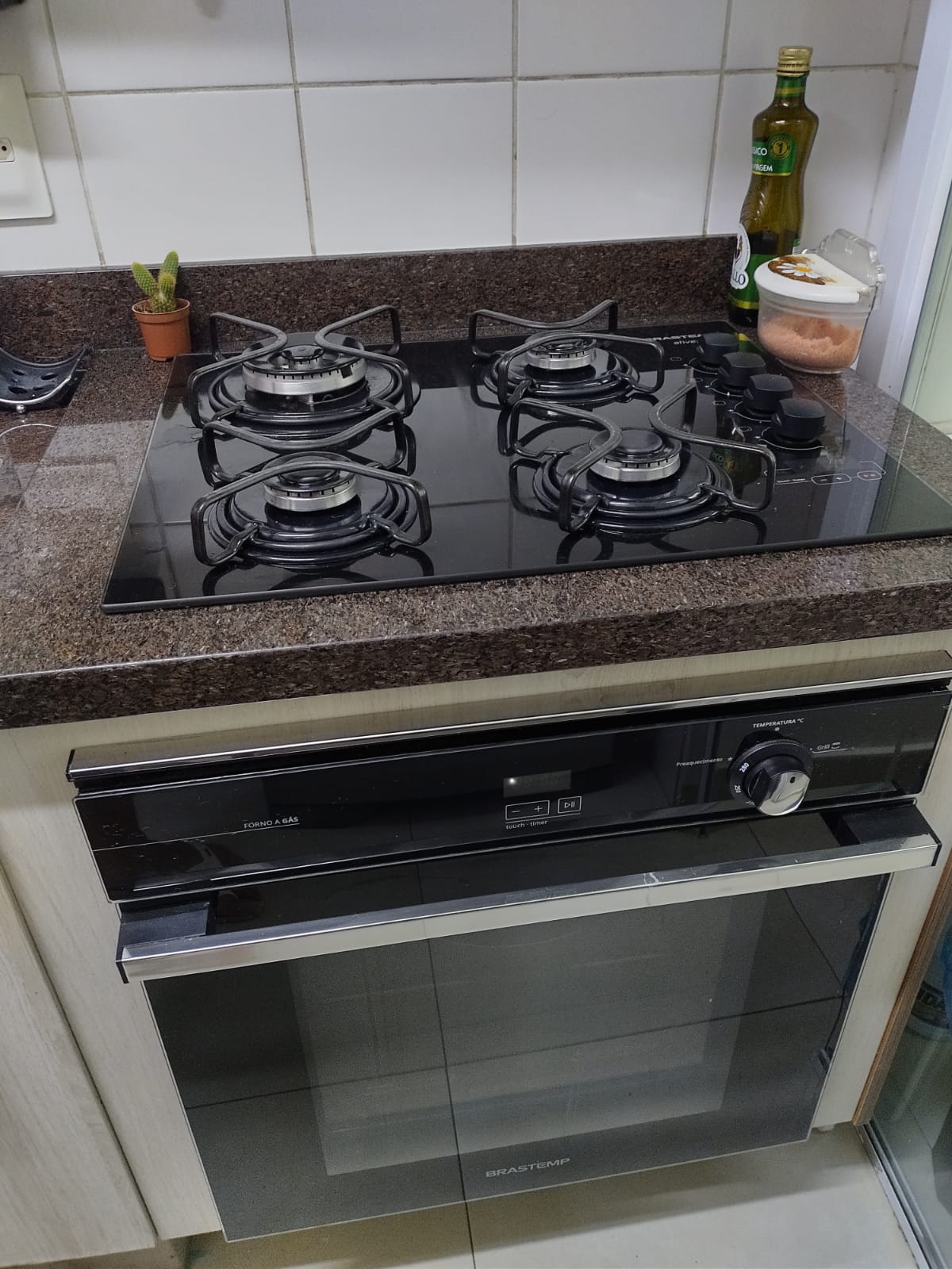  Apartamento Aconchegante e Mobiliado – 2 Dormitórios  Zona Norte  – 54m²  ✨ Pronto para morar! Este lindo apartamento combina conforto, praticidade  Localizado em  Zona Norte, é perfeito para quem busca qualidade de vida e bem-estar.   Área útil: 54 m²  2 dormitórios  1 vaga de garagem,  Sala de TV integrada à sala de jantar  Cozinha equipada  com fogão, forno e exaustor  Charmosa sacada.