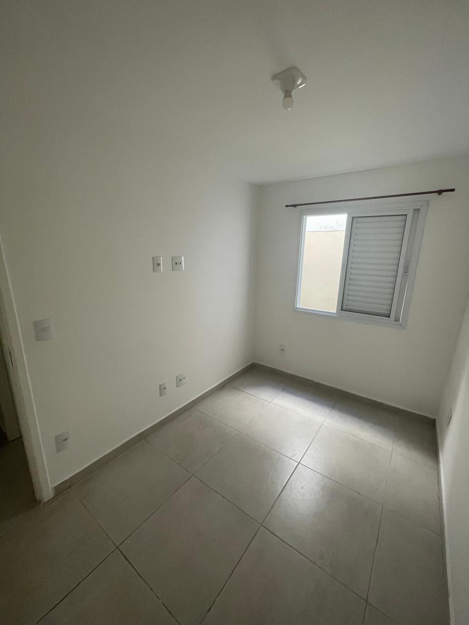  Apartamento no Jardim Helena – Localização Privilegiada!  More com praticidade e conforto na rua da Estação José Bonifácio, ao lado do Supermercado D’Avo e da Caixa Econômica Federal. Uma região completa, com fácil acesso a transporte, comércios e serviços.  O imóvel oferece: ✨ 2 dormitórios bem iluminados ✨ Sala aconchegante ✨ Cozinha funcional com área de serviço integrada.