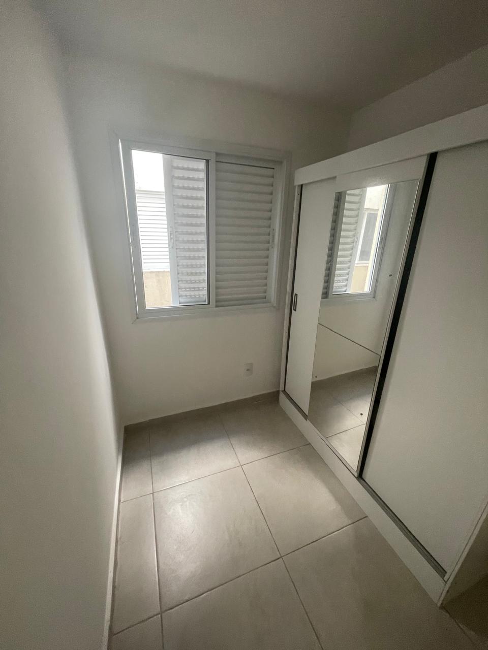  Apartamento no Jardim Helena – Localização Privilegiada!  More com praticidade e conforto na rua da Estação José Bonifácio, ao lado do Supermercado D’Avo e da Caixa Econômica Federal. Uma região completa, com fácil acesso a transporte, comércios e serviços.  O imóvel oferece: ✨ 2 dormitórios bem iluminados ✨ Sala aconchegante ✨ Cozinha funcional com área de serviço integrada.