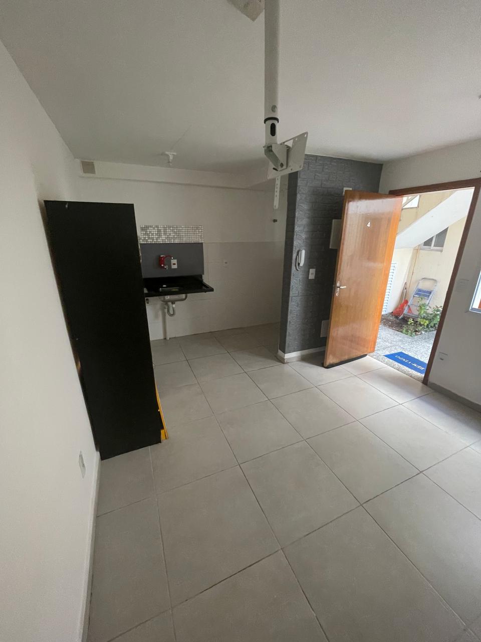  Apartamento no Jardim Helena – Localização Privilegiada!  More com praticidade e conforto na rua da Estação José Bonifácio, ao lado do Supermercado D’Avo e da Caixa Econômica Federal. Uma região completa, com fácil acesso a transporte, comércios e serviços.  O imóvel oferece: ✨ 2 dormitórios bem iluminados ✨ Sala aconchegante ✨ Cozinha funcional com área de serviço integrada.