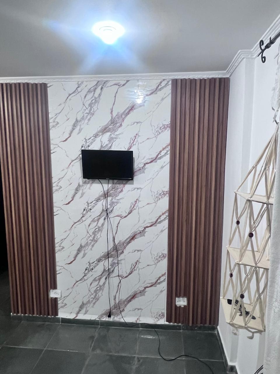  APARTAMENTO À VENDA – BOQUEIRÃO, PRAIA GRANDE Próximo à Praça da Paz e a poucos minutos da praia!  ✨ Descrição do Imóvel: Apartamento aconchegante, ideal para quem busca conforto e ótima localização no litoral.   2 dormitórios 42M²   Próximo da praia   Região excelente, com comércios, mobilidade e lazer.