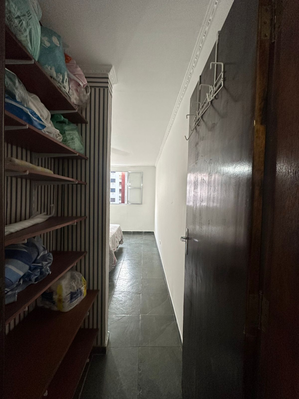  APARTAMENTO À VENDA – BOQUEIRÃO, PRAIA GRANDE Próximo à Praça da Paz e a poucos minutos da praia!  ✨ Descrição do Imóvel: Apartamento aconchegante, ideal para quem busca conforto e ótima localização no litoral.   2 dormitórios 42M²   Próximo da praia   Região excelente, com comércios, mobilidade e lazer.