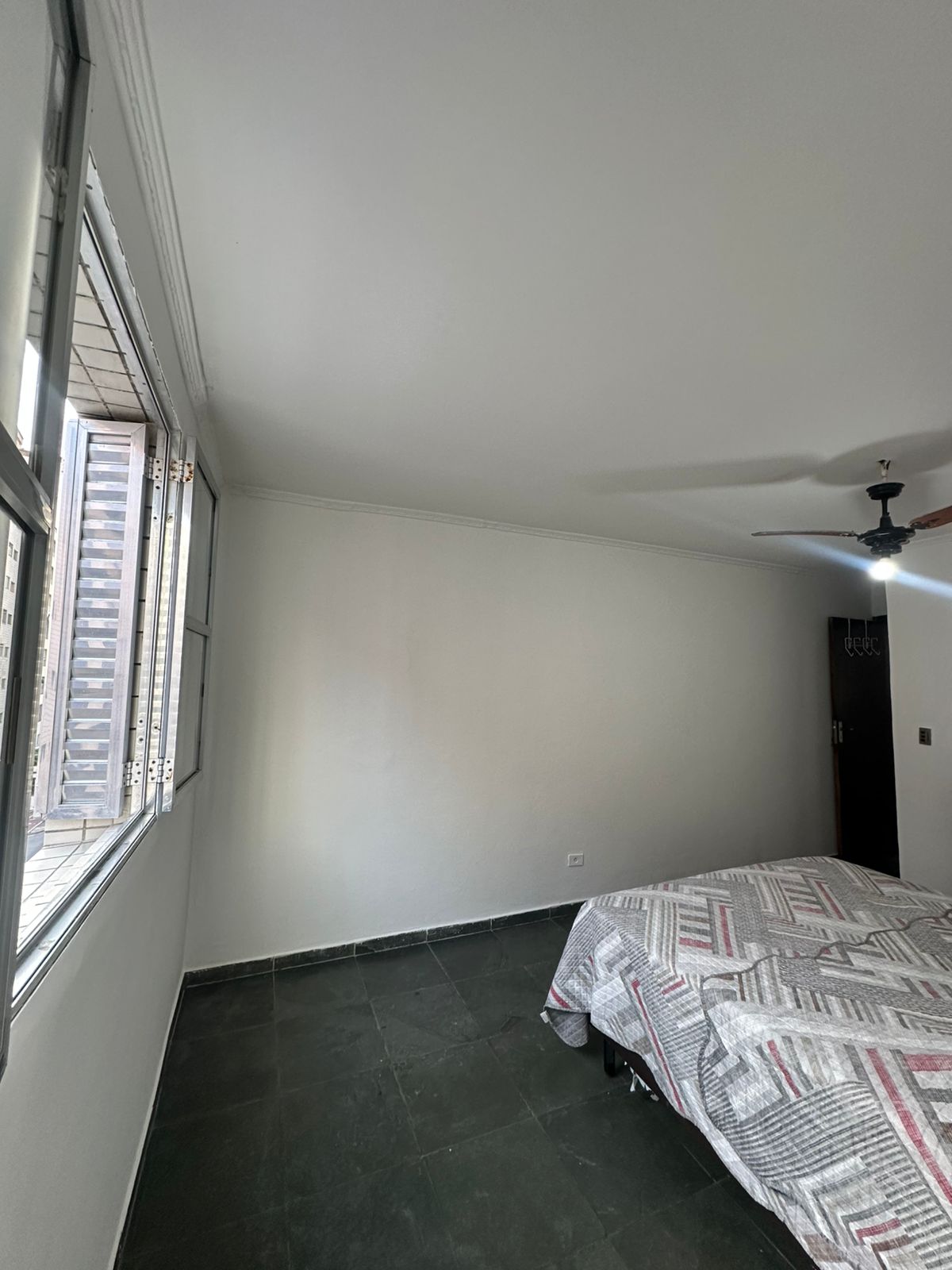  APARTAMENTO À VENDA – BOQUEIRÃO, PRAIA GRANDE Próximo à Praça da Paz e a poucos minutos da praia!  ✨ Descrição do Imóvel: Apartamento aconchegante, ideal para quem busca conforto e ótima localização no litoral.   2 dormitórios 42M²   Próximo da praia   Região excelente, com comércios, mobilidade e lazer.