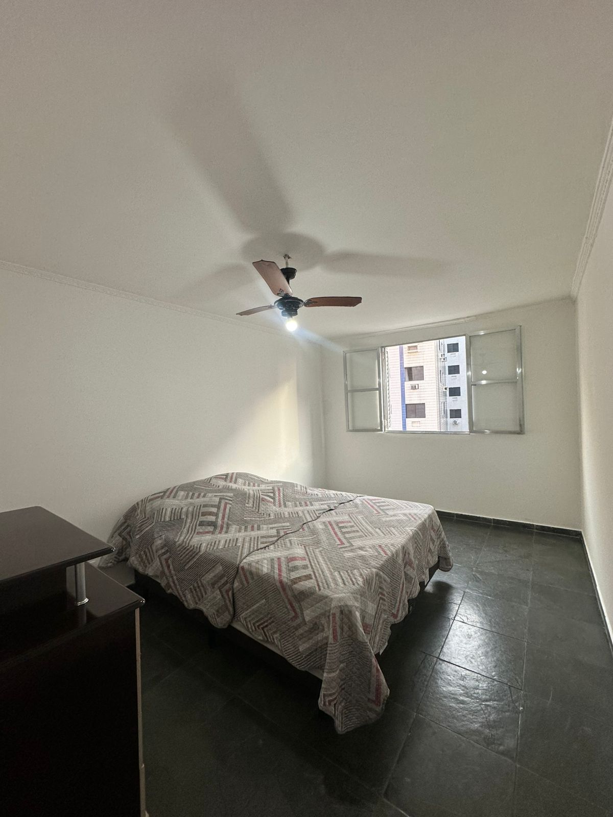  APARTAMENTO À VENDA – BOQUEIRÃO, PRAIA GRANDE Próximo à Praça da Paz e a poucos minutos da praia!  ✨ Descrição do Imóvel: Apartamento aconchegante, ideal para quem busca conforto e ótima localização no litoral.   2 dormitórios 42M²   Próximo da praia   Região excelente, com comércios, mobilidade e lazer.