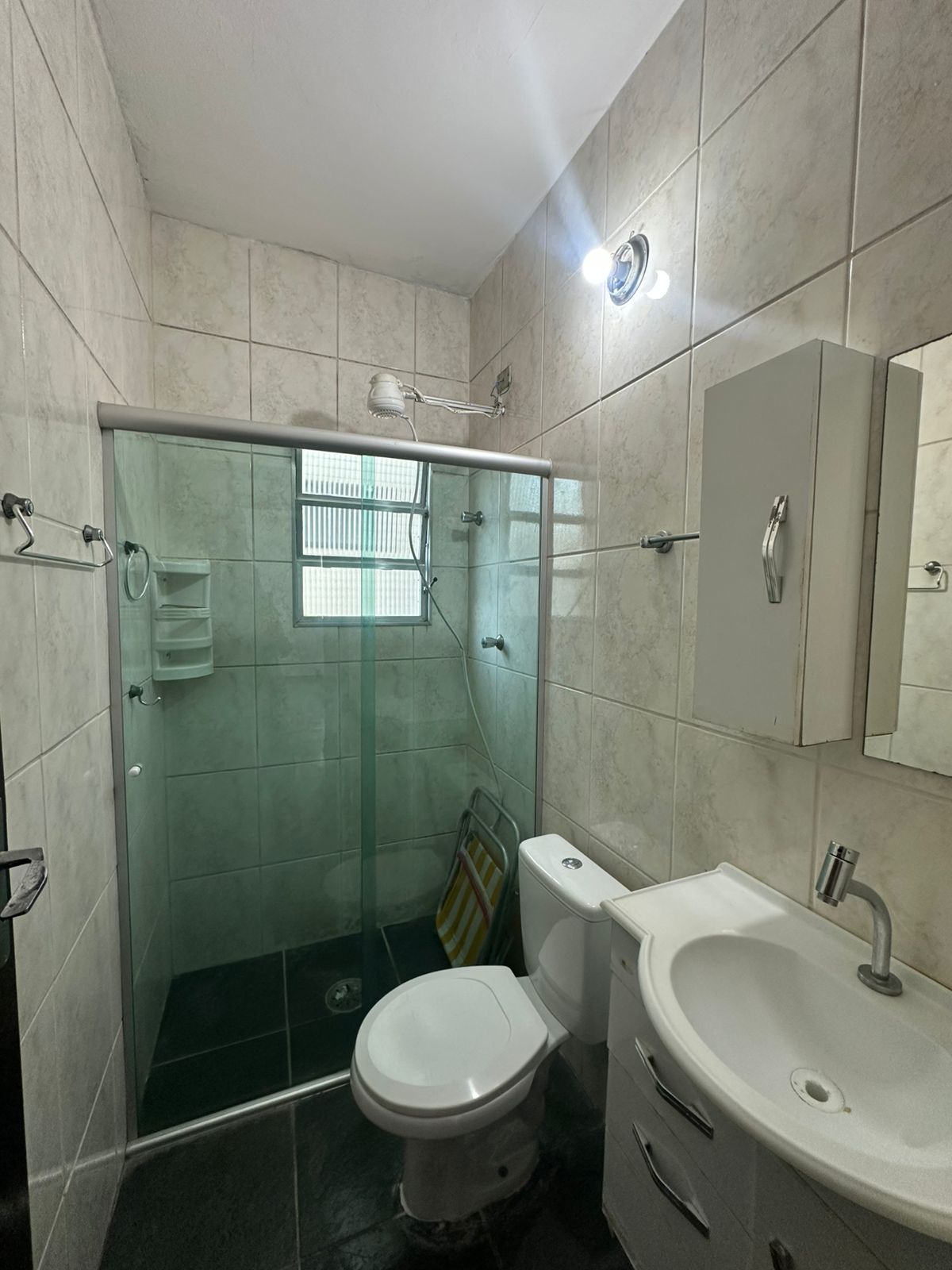  APARTAMENTO À VENDA – BOQUEIRÃO, PRAIA GRANDE Próximo à Praça da Paz e a poucos minutos da praia!  ✨ Descrição do Imóvel: Apartamento aconchegante, ideal para quem busca conforto e ótima localização no litoral.   2 dormitórios 42M²   Próximo da praia   Região excelente, com comércios, mobilidade e lazer.