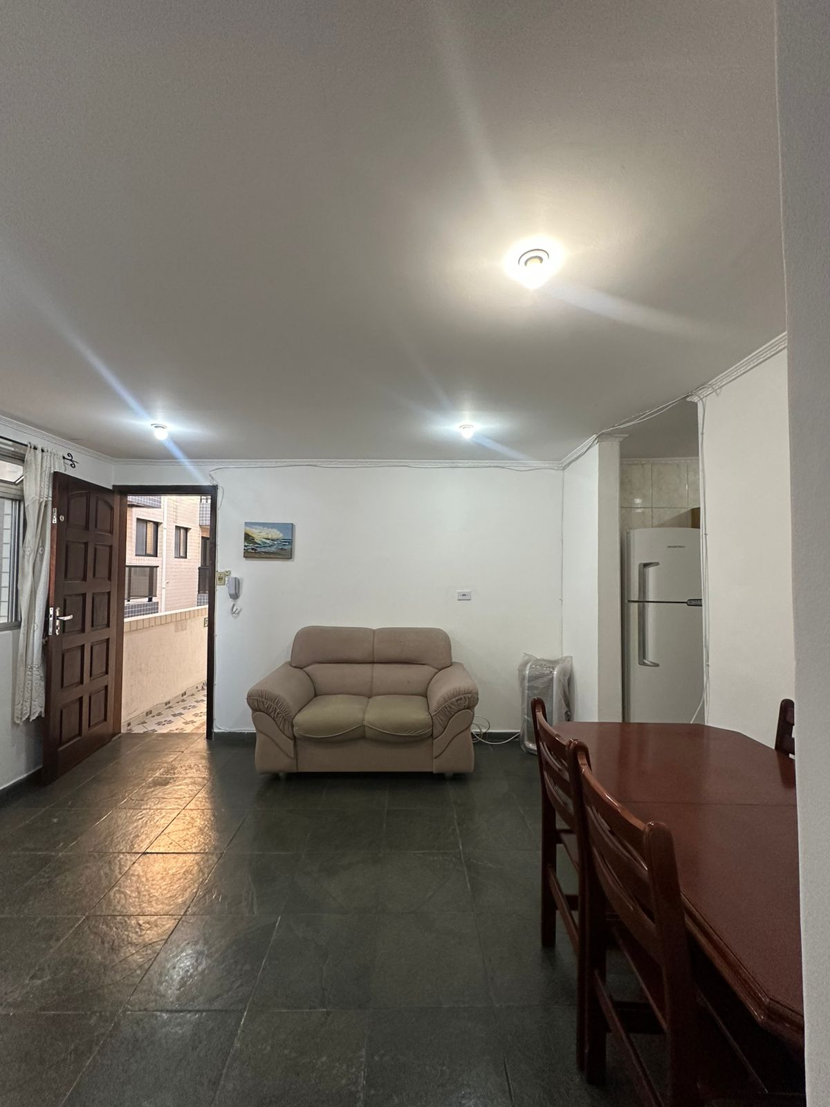  APARTAMENTO À VENDA – BOQUEIRÃO, PRAIA GRANDE Próximo à Praça da Paz e a poucos minutos da praia!  ✨ Descrição do Imóvel: Apartamento aconchegante, ideal para quem busca conforto e ótima localização no litoral.   2 dormitórios 42M²   Próximo da praia   Região excelente, com comércios, mobilidade e lazer.