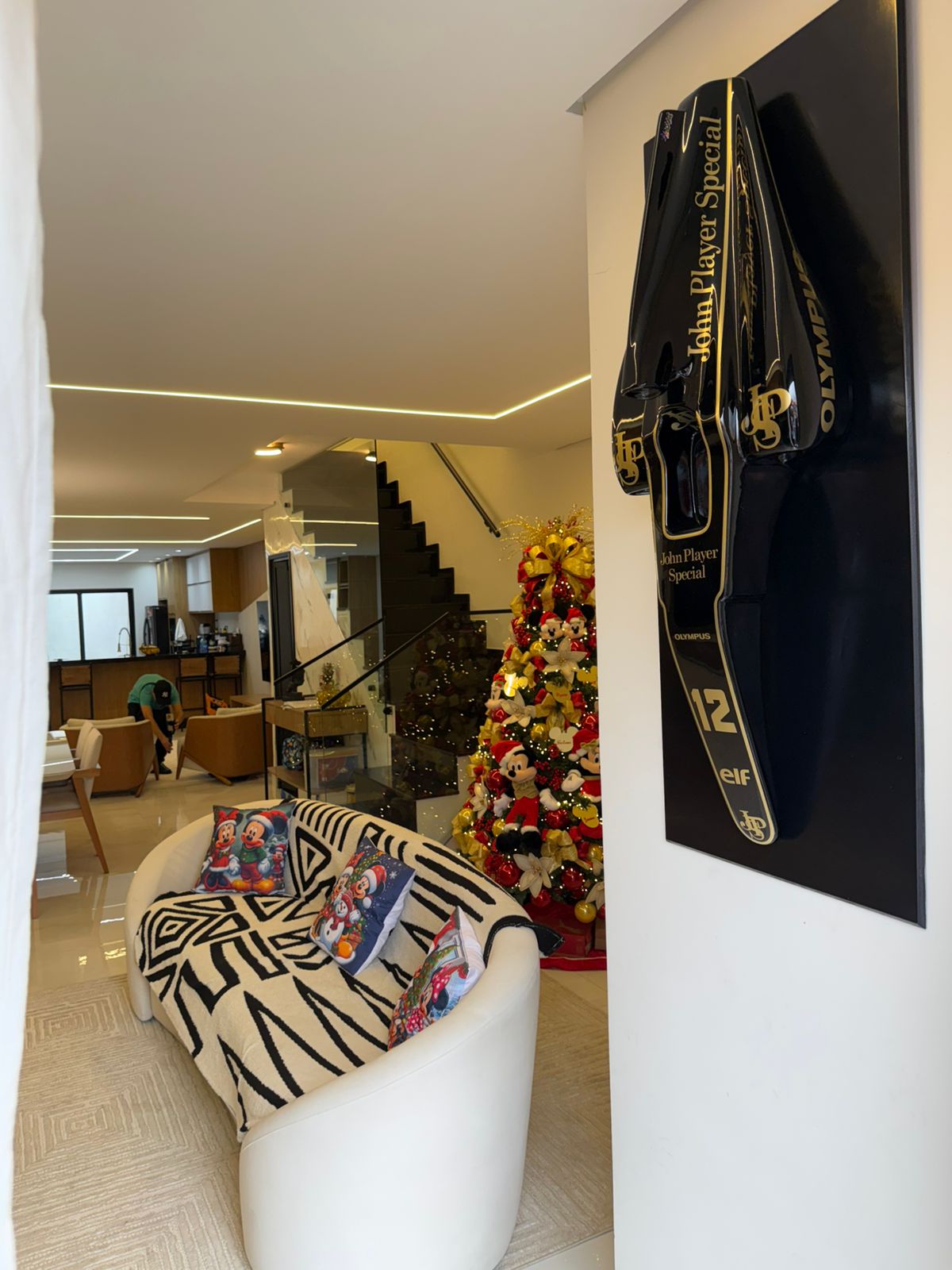  CASA ALTO PADRÃO À VENDA – Jardim Nossa Senhora do Carmo  Zona Leste – SP   Valor: R$ 1.400.000,00  Aceito carro, moto, jet ski ou terreno na Permuta como parte do pagamento  ✨ Imóvel Exclusivo, Moderno e Sofisticado Esta residência de alto padrão foi construída há apenas 1 ano e reúne tudo o que há de melhor em conforto, design e qualidade de vida. 