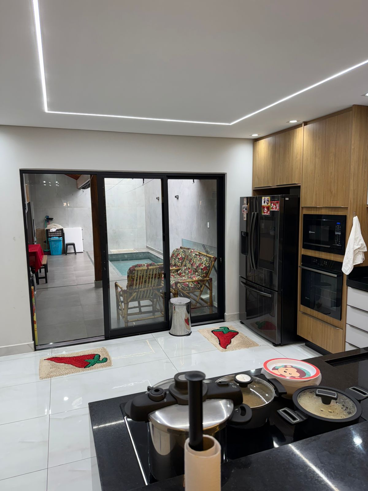  CASA ALTO PADRÃO À VENDA – Jardim Nossa Senhora do Carmo  Zona Leste – SP   Valor: R$ 1.400.000,00  Aceito carro, moto, jet ski ou terreno na Permuta como parte do pagamento  ✨ Imóvel Exclusivo, Moderno e Sofisticado Esta residência de alto padrão foi construída há apenas 1 ano e reúne tudo o que há de melhor em conforto, design e qualidade de vida. 