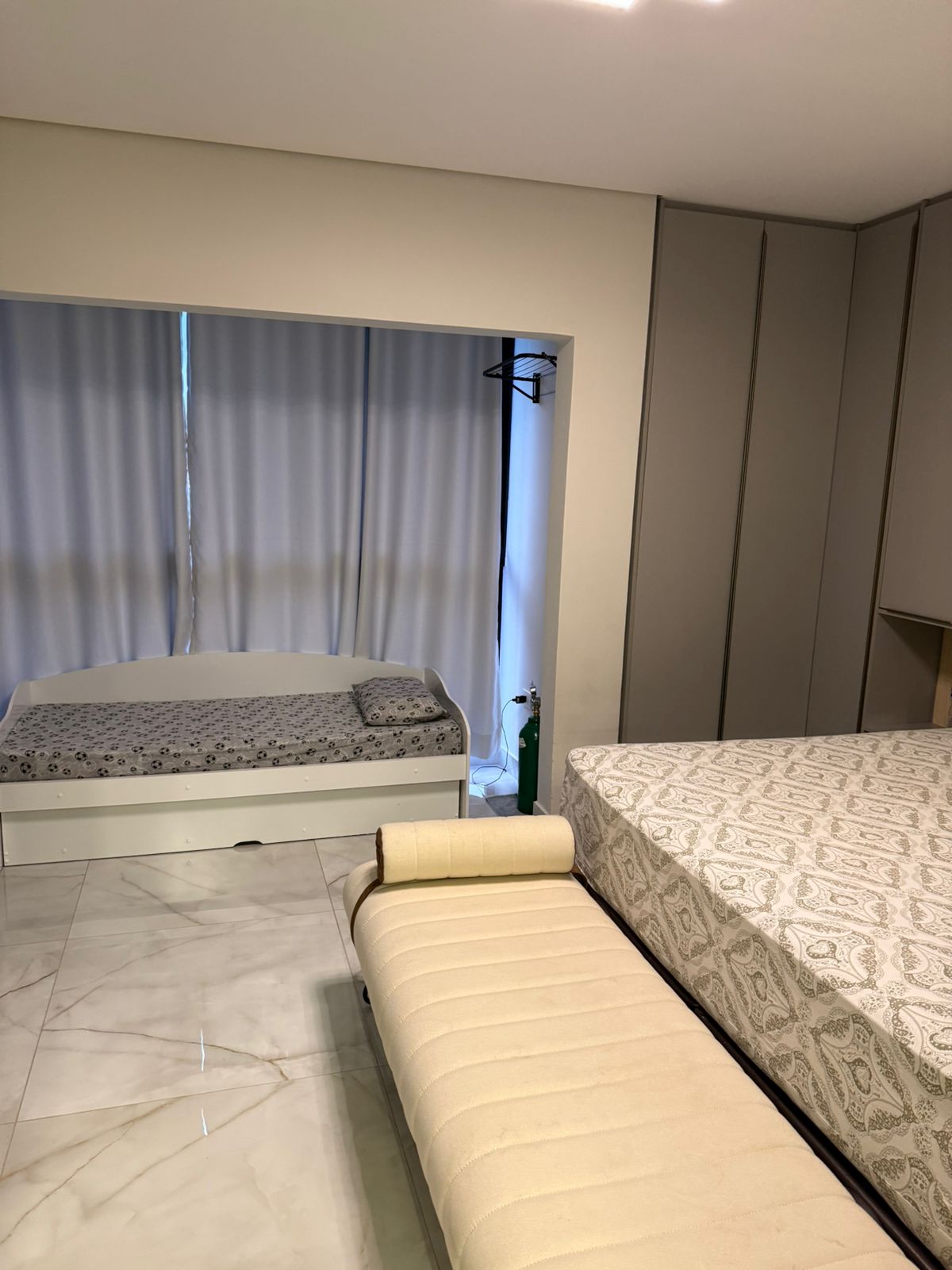  CASA ALTO PADRÃO À VENDA – Jardim Nossa Senhora do Carmo  Zona Leste – SP   Valor: R$ 1.400.000,00  Aceito carro, moto, jet ski ou terreno na Permuta como parte do pagamento  ✨ Imóvel Exclusivo, Moderno e Sofisticado Esta residência de alto padrão foi construída há apenas 1 ano e reúne tudo o que há de melhor em conforto, design e qualidade de vida. 