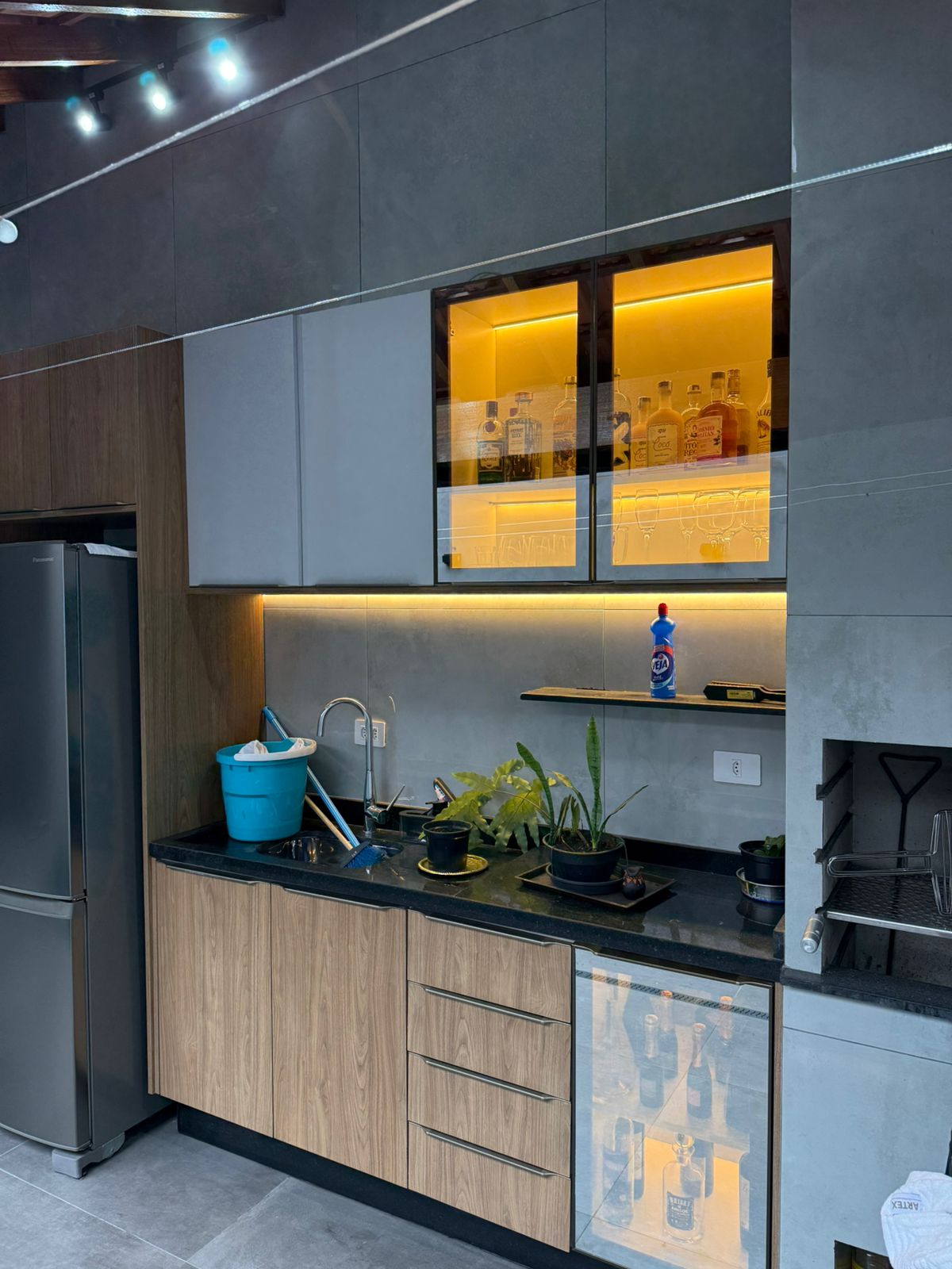  CASA ALTO PADRÃO À VENDA – Jardim Nossa Senhora do Carmo  Zona Leste – SP   Valor: R$ 1.400.000,00  Aceito carro, moto, jet ski ou terreno na Permuta como parte do pagamento  ✨ Imóvel Exclusivo, Moderno e Sofisticado Esta residência de alto padrão foi construída há apenas 1 ano e reúne tudo o que há de melhor em conforto, design e qualidade de vida. 