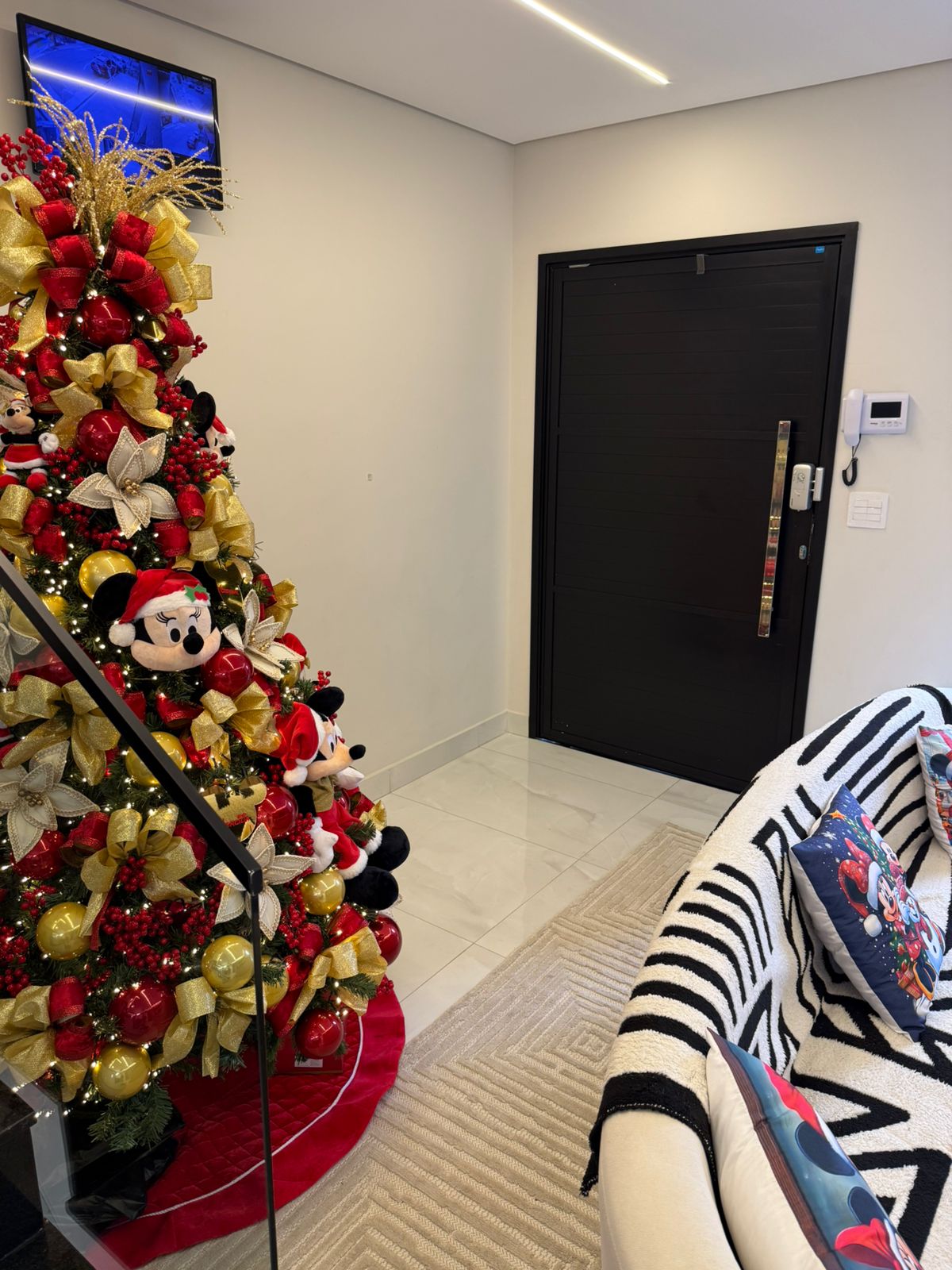  CASA ALTO PADRÃO À VENDA – Jardim Nossa Senhora do Carmo  Zona Leste – SP   Valor: R$ 1.400.000,00  Aceito carro, moto, jet ski ou terreno na Permuta como parte do pagamento  ✨ Imóvel Exclusivo, Moderno e Sofisticado Esta residência de alto padrão foi construída há apenas 1 ano e reúne tudo o que há de melhor em conforto, design e qualidade de vida. 