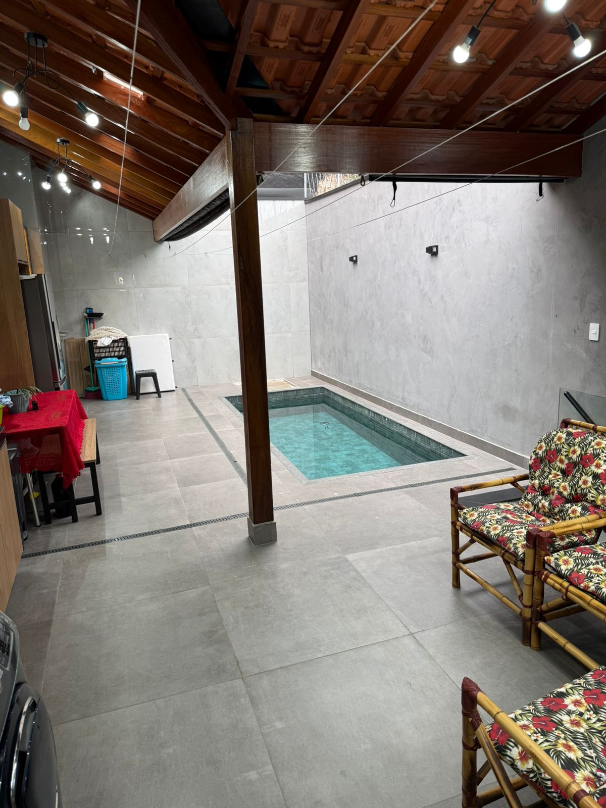  CASA ALTO PADRÃO À VENDA – Jardim Nossa Senhora do Carmo  Zona Leste – SP   Valor: R$ 1.400.000,00  Aceito carro, moto, jet ski ou terreno na Permuta como parte do pagamento  ✨ Imóvel Exclusivo, Moderno e Sofisticado Esta residência de alto padrão foi construída há apenas 1 ano e reúne tudo o que há de melhor em conforto, design e qualidade de vida. 