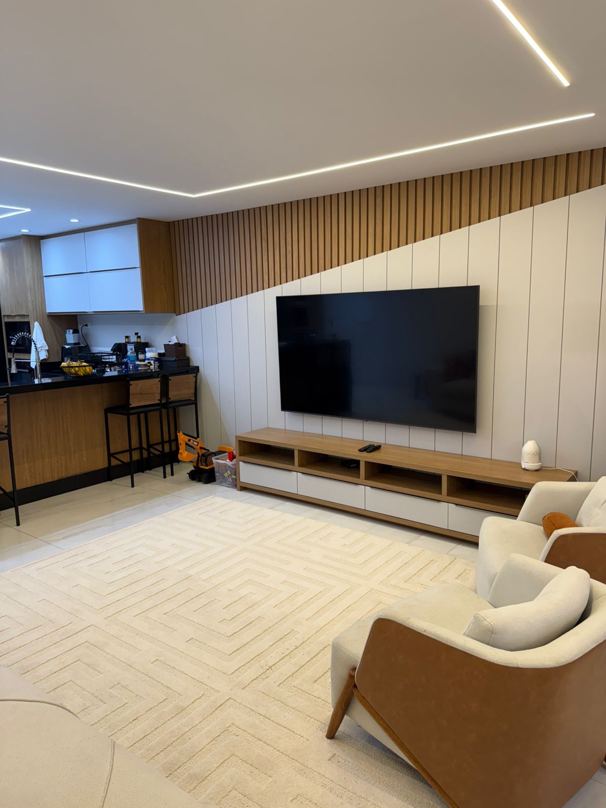  CASA ALTO PADRÃO À VENDA – Jardim Nossa Senhora do Carmo  Zona Leste – SP   Valor: R$ 1.400.000,00  Aceito carro, moto, jet ski ou terreno na Permuta como parte do pagamento  ✨ Imóvel Exclusivo, Moderno e Sofisticado Esta residência de alto padrão foi construída há apenas 1 ano e reúne tudo o que há de melhor em conforto, design e qualidade de vida. 