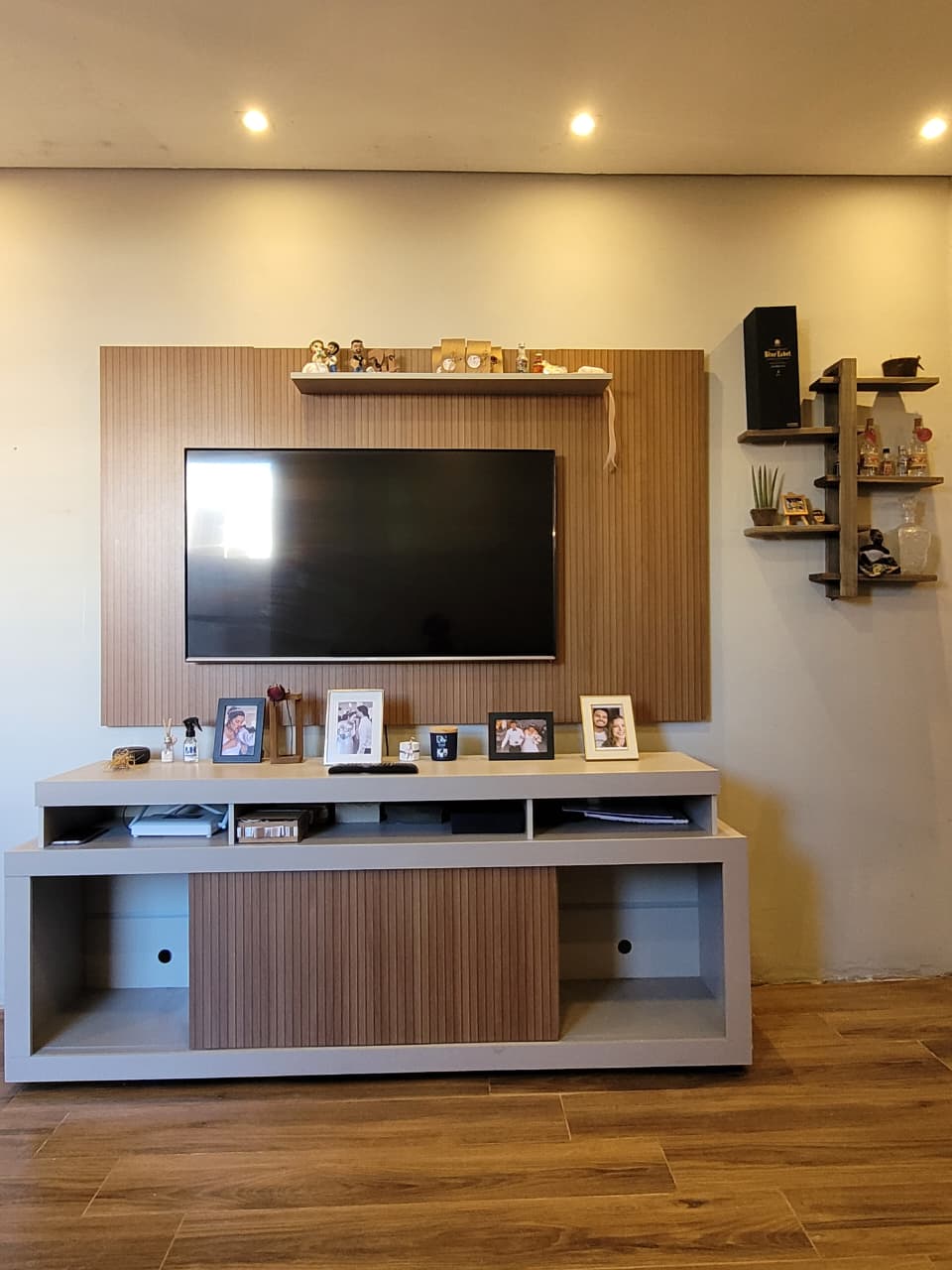  Apartamento Garden – Pronto para Morar no Condomínio Vista Caucaia  Caucaia do Alto  Se você busca conforto, praticidade e um espaço diferenciado, esse apartamento é ideal para você!  Detalhes do imóvel: • Área privativa: 45,06 m² • Garden exclusivo: 12,65 m² • Térreo  2 dormitórios • Sala aconchegante • Cozinha funcional • Banheiro • Varanda com garden.