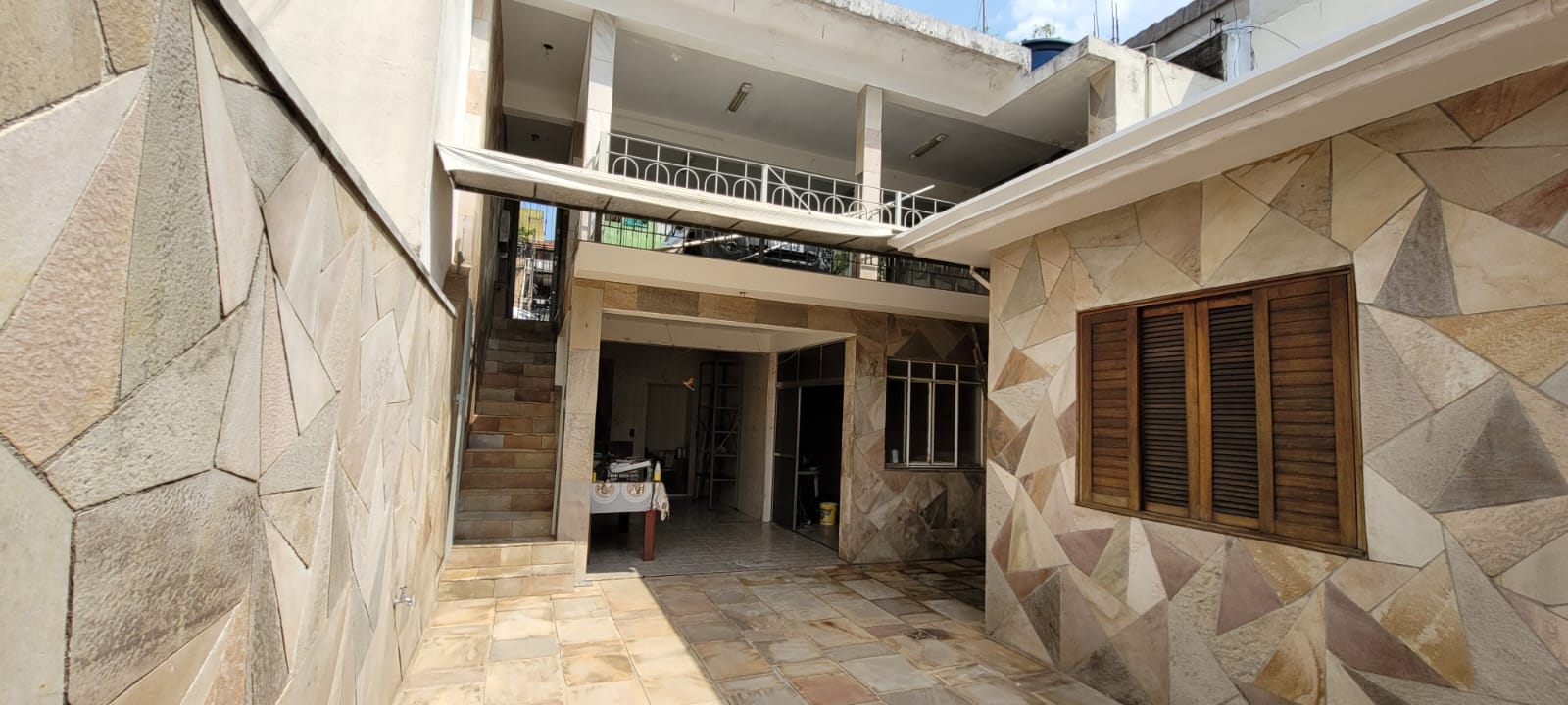  EXCELENTE CASA À VENDA  VILA BRASIL   ideal para quem busca espaço, conforto e ótima localização.  ✨ Características do imóvel:  3 dormitórios  Sala ampla  Cozinha  Lavanderia  2 banheiros  Salão grande excelente para festas, área gourmet ou comércio, Garagem para até 3 carros.