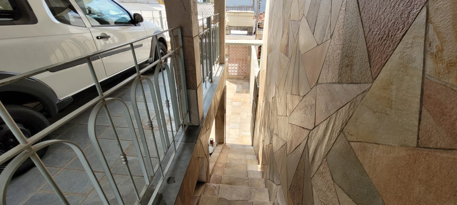  EXCELENTE CASA À VENDA  VILA BRASIL   ideal para quem busca espaço, conforto e ótima localização.  ✨ Características do imóvel:  3 dormitórios  Sala ampla  Cozinha  Lavanderia  2 banheiros  Salão grande excelente para festas, área gourmet ou comércio, Garagem para até 3 carros.