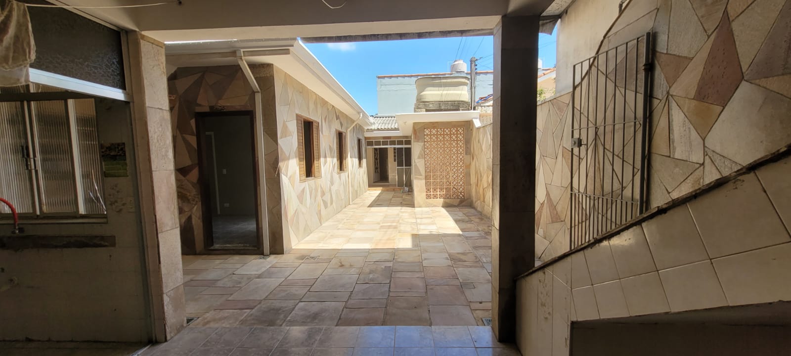  EXCELENTE CASA À VENDA  VILA BRASIL   ideal para quem busca espaço, conforto e ótima localização.  ✨ Características do imóvel:  3 dormitórios  Sala ampla  Cozinha  Lavanderia  2 banheiros  Salão grande excelente para festas, área gourmet ou comércio, Garagem para até 3 carros.