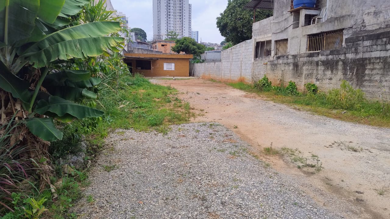  Terreno à Venda – Itaquera (Rua Damásio Pinto)  Excelente oportunidade para investimento ou construção!  Terreno com 470 m², medindo aproximadamente 10 metros de frente por 47 metros de fundo, localizado na Rua Damásio Pinto, em Itaquera.  ✅ Terreno plano ✅ Matrícula e escritura – documentação em ordem ✅ Ideal para construção residencial ou investimento ✅ Região com fácil acesso a comércios.