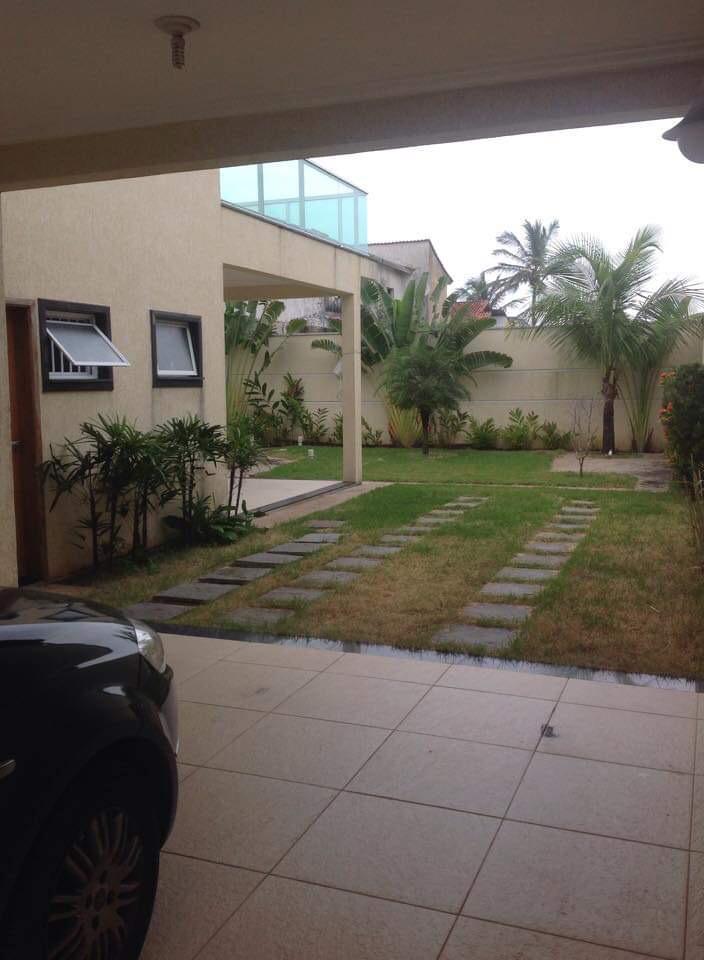  Casa à Venda em Praia Grande – Apenas 80 metros da praia!  Detalhes do imóvel:  4 suítes  Garagem para até 5 carros  Terreno com 12 x 20 metros  Imóvel amplo, ideal para família grande ou renda com locação   Facilidade de pagamento:  Aceita R$ 250.000,00 de entrada  Saldo parcelado (a combinar).