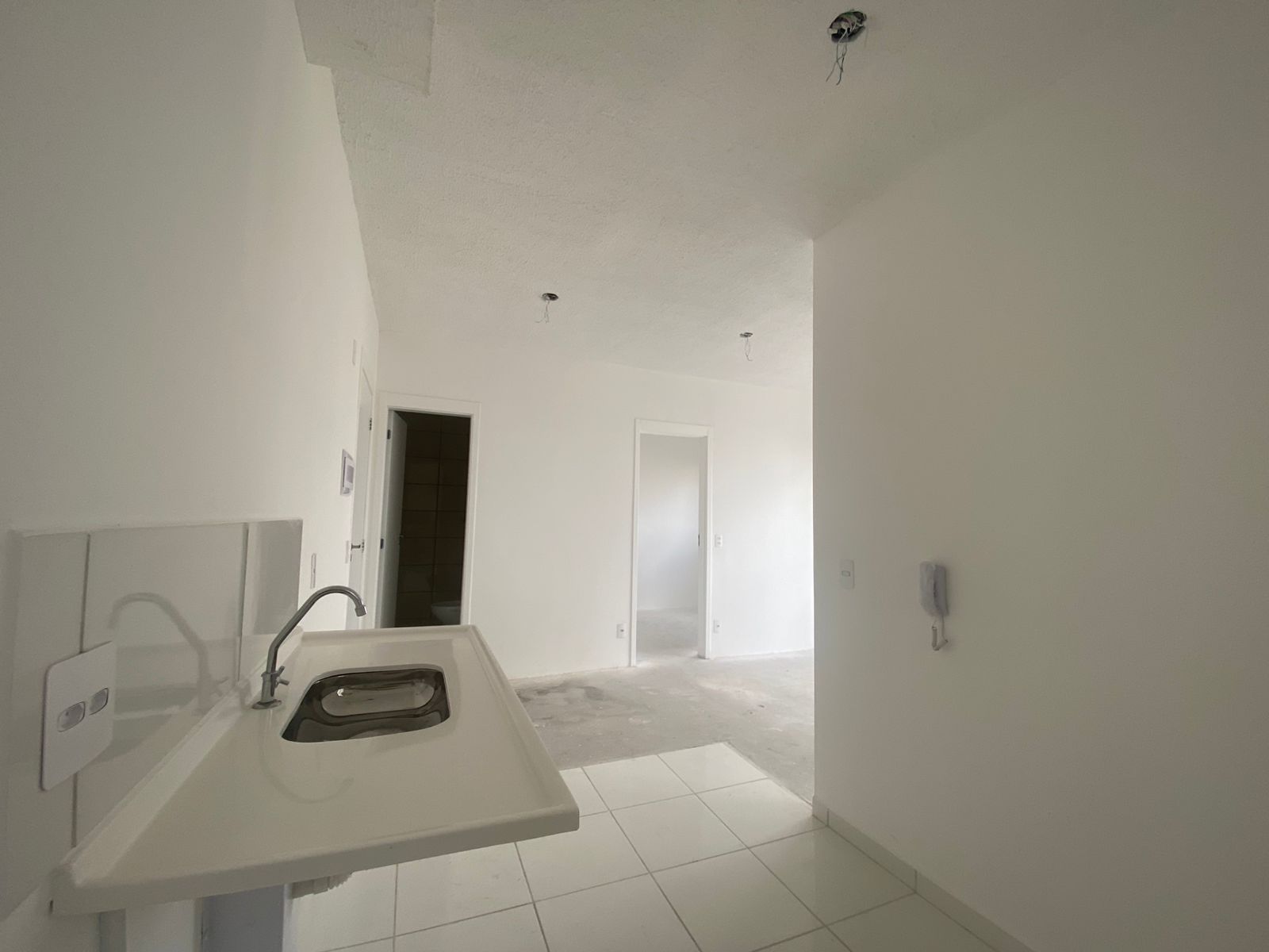 Apartamento à Venda – Carapicuíba  Excelente oportunidade para quem busca conforto e praticidade!  ✨ Características do imóvel: • Andar alto • 2 dormitórios • Sala de estar • Sala de jantar • Cozinha • Banheiro • Lavanderia • Varanda • 1 vaga de garagem.