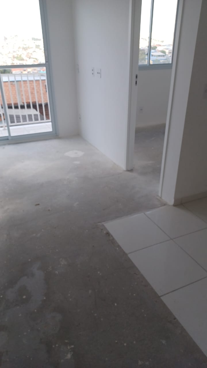 Apartamento à Venda – Carapicuíba  Excelente oportunidade para quem busca conforto e praticidade!  ✨ Características do imóvel: • Andar alto • 2 dormitórios • Sala de estar • Sala de jantar • Cozinha • Banheiro • Lavanderia • Varanda • 1 vaga de garagem.