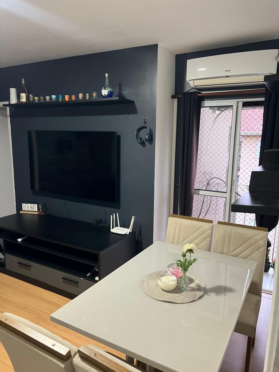 Apartamento Mobiliado à Venda em Carapicuíba - Pronto para Morar! Vendo excelente apartamento totalmente mobiliado, localizado em Carapicuíba, em condomínio tranquilo, ideal para quem busca conforto e praticidade. O imóvel conta com 1 vaga de garagem e está situado no 4° andar.