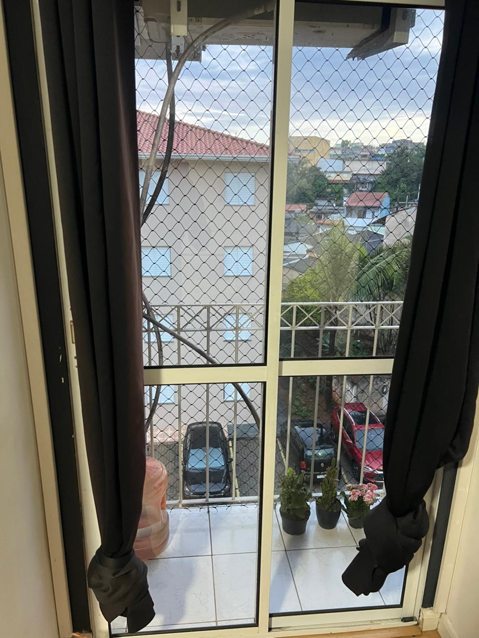 Apartamento Mobiliado à Venda em Carapicuíba - Pronto para Morar! Vendo excelente apartamento totalmente mobiliado, localizado em Carapicuíba, em condomínio tranquilo, ideal para quem busca conforto e praticidade. O imóvel conta com 1 vaga de garagem e está situado no 4° andar.