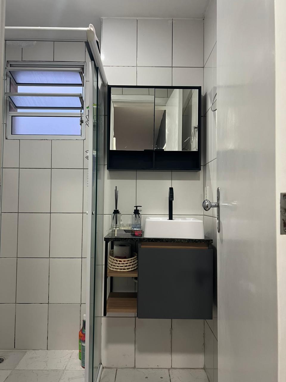 Apartamento Mobiliado à Venda em Carapicuíba - Pronto para Morar! Vendo excelente apartamento totalmente mobiliado, localizado em Carapicuíba, em condomínio tranquilo, ideal para quem busca conforto e praticidade. O imóvel conta com 1 vaga de garagem e está situado no 4° andar.
