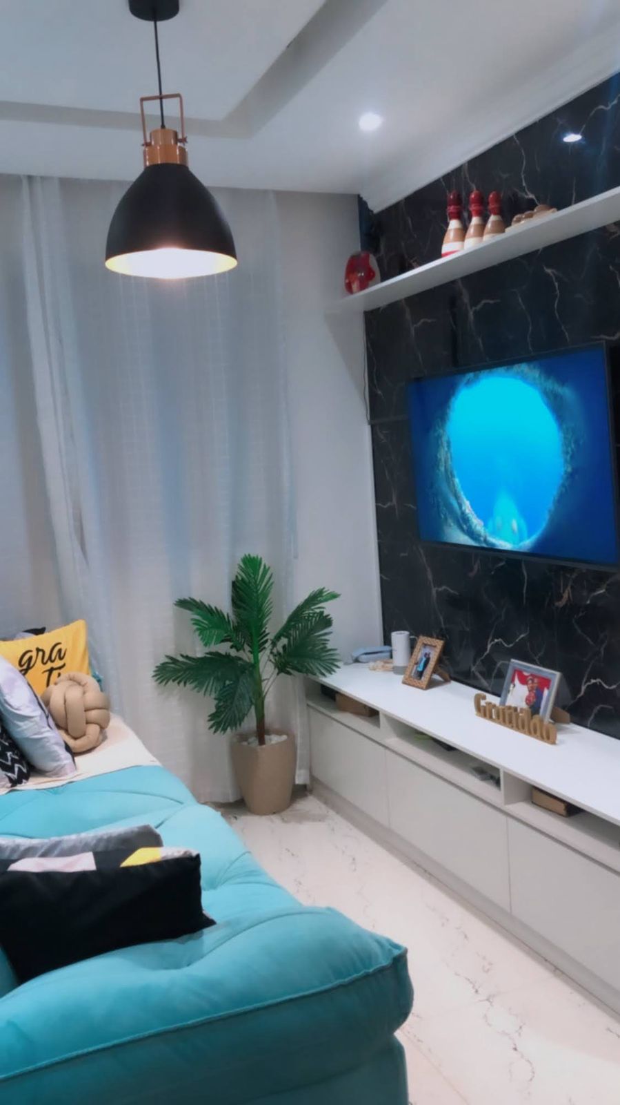  Apartamento à Venda em Carapicuíba – Ótima Localização  Excelente oportunidade para quem busca conforto, praticidade e fácil acesso ao transporte e comércio da região.   Área: 48 m²  Vaga: 1 vaga de garagem  Portaria: 24 horas  ✨ Características do imóvel • 2 dormitórios com guarda-roupa • Sala de estar com planejados • Cozinha planejada • Sala de jantar • 1 banheiro • Porta eletrônica.