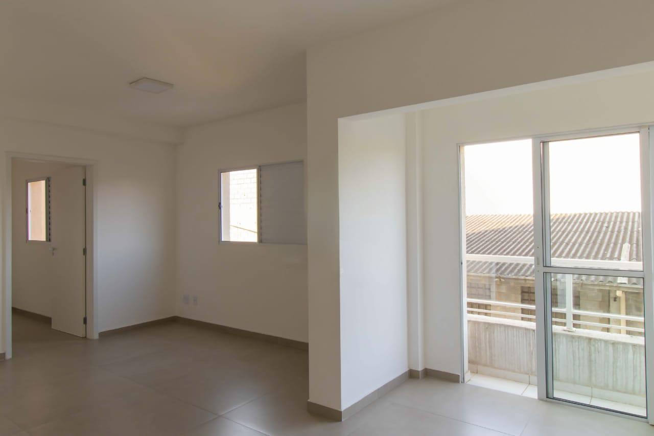  Apartamento à Venda em Carapicuíba – Ótima Oportunidade!  Se você procura um apartamento bem localizado e com ótimo custo-benefício, essa é uma excelente opção!  ✨ Características do imóvel: • 2 dormitórios • Sala confortável • Cozinha funcional • Banheiro • Lavanderia • Sacada • 1 vaga de garagem.