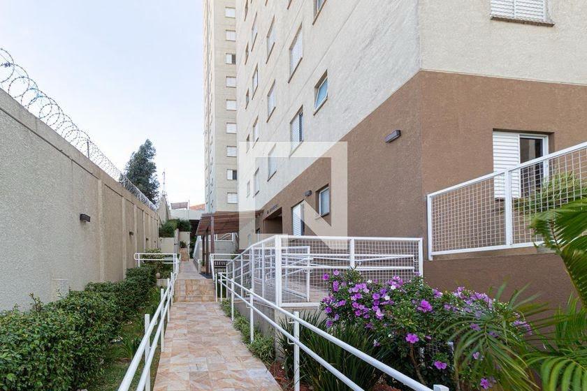 Apartamento à Venda – Ótima Oportunidade!  Excelente apartamento meia visita, com ambientes bem distribuídos e ótima iluminação natural. Ideal para quem busca conforto e praticidade.  ✨ Características do imóvel: • 3 dormitórios, sendo 1 suíte • Sala de estar • Sala de jantar • Cozinha com planejados • Varanda • Vista livre • 2 banheiros • Andar médio • 1 vaga de garagem. 