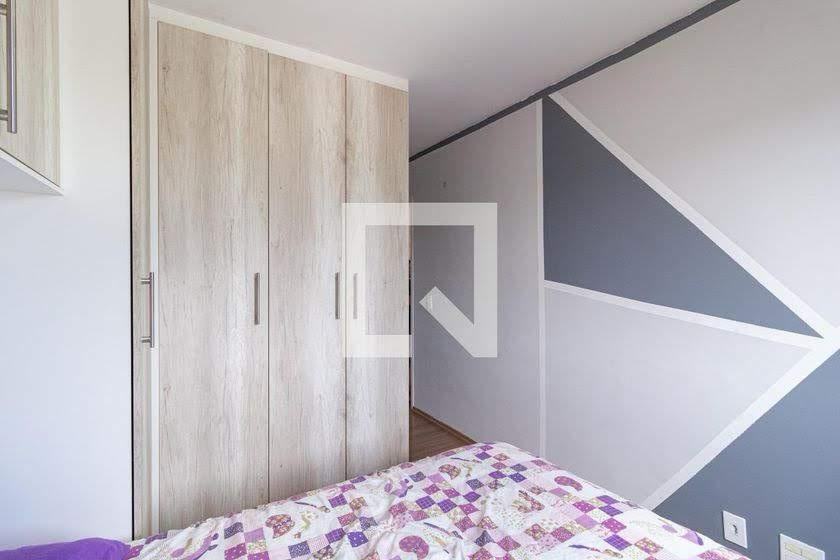 Apartamento à Venda – Ótima Oportunidade!  Excelente apartamento meia visita, com ambientes bem distribuídos e ótima iluminação natural. Ideal para quem busca conforto e praticidade.  ✨ Características do imóvel: • 3 dormitórios, sendo 1 suíte • Sala de estar • Sala de jantar • Cozinha com planejados • Varanda • Vista livre • 2 banheiros • Andar médio • 1 vaga de garagem. 