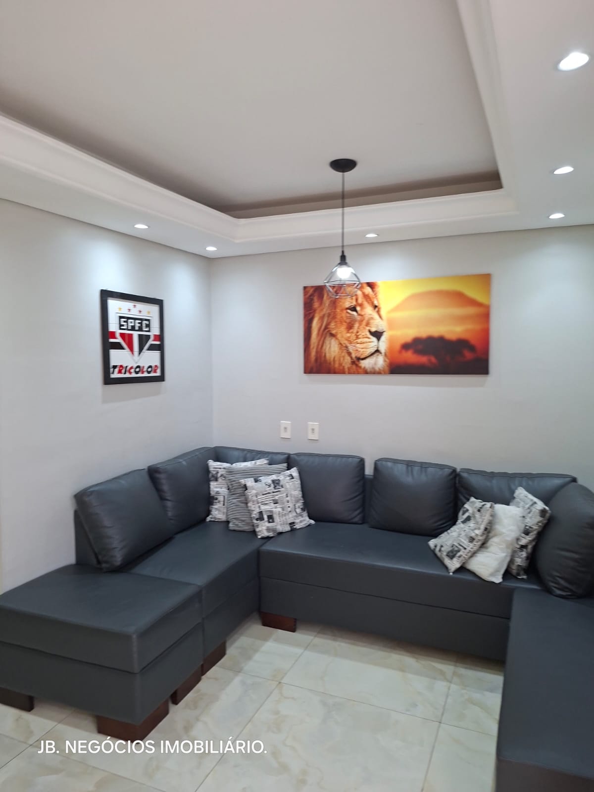  Apartamento Amplo e Sofisticado à Venda – Conforto e Espaço para sua Família!  Se você procura um apartamento espaçoso, moderno e com móveis planejados, esta é uma excelente oportunidade!  ✨ Características do imóvel: • 4 dormitórios, sendo 2 suítes • 2 salas de estar amplas • Sala de jantar • Cozinha funcional • Lavanderia • 3 banheiros • Varanda • Sacada gourmet.