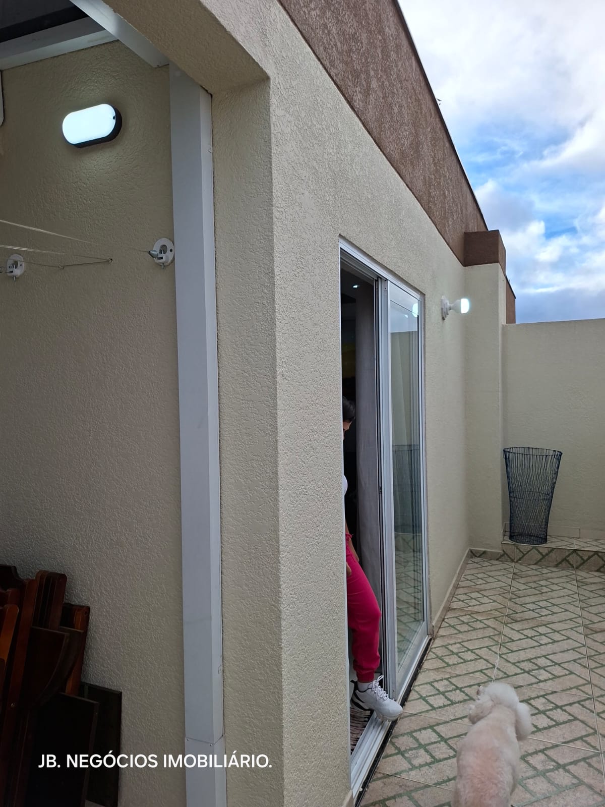  Apartamento Amplo e Sofisticado à Venda – Conforto e Espaço para sua Família!  Se você procura um apartamento espaçoso, moderno e com móveis planejados, esta é uma excelente oportunidade!  ✨ Características do imóvel: • 4 dormitórios, sendo 2 suítes • 2 salas de estar amplas • Sala de jantar • Cozinha funcional • Lavanderia • 3 banheiros • Varanda • Sacada gourmet.