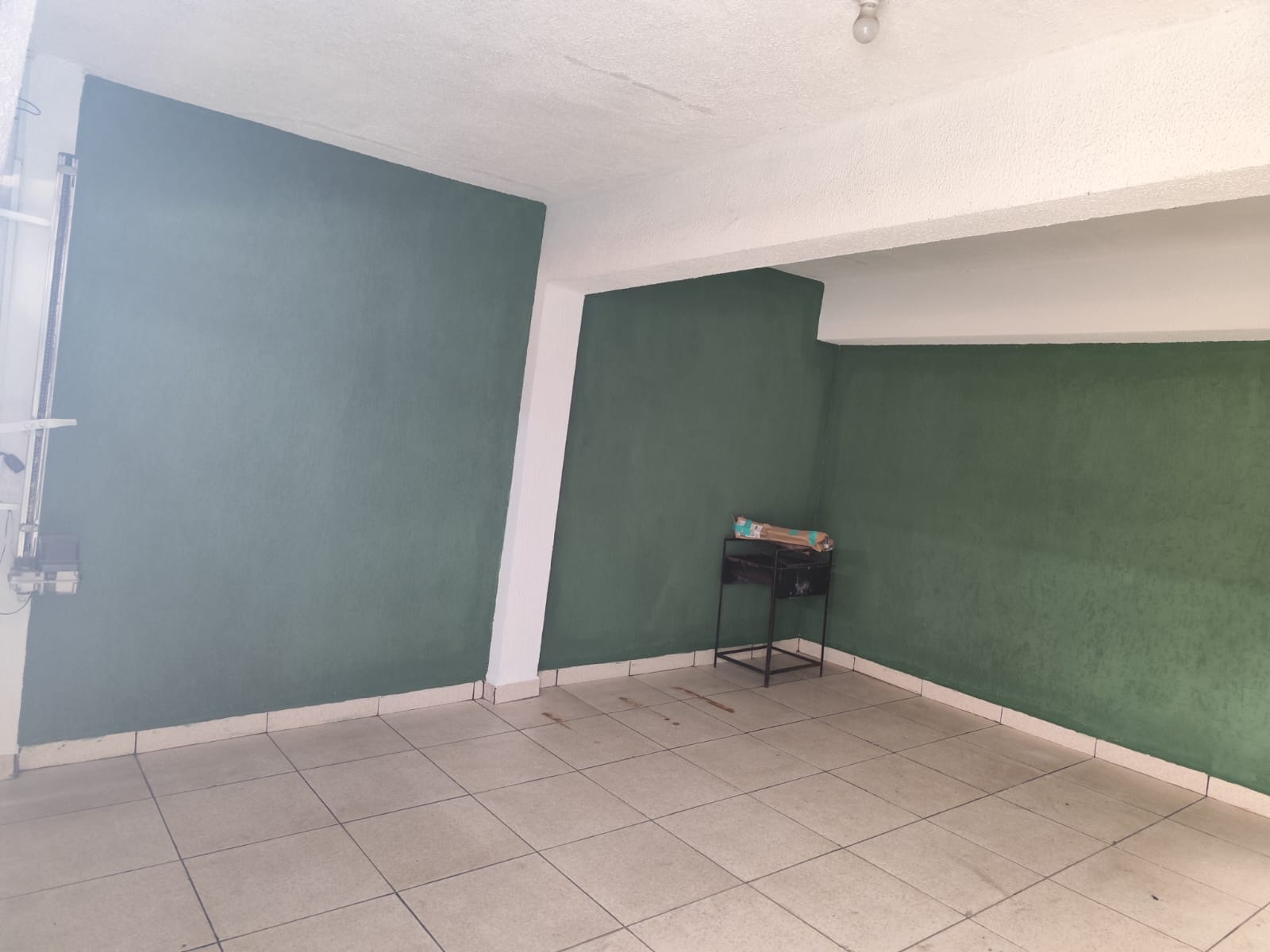 CASA TÉRREA À VENDA – VILA NOVA CURUÇA  ✨ Excelente oportunidade para quem busca conforto, espaço e praticidade!  Características do imóvel:  2 dormitórios amplos Sala confortável Cozinha espaçosa Varanda aconchegante Lavanderia independente Corredor lateral Garagem para até 2 carros com portão automático.