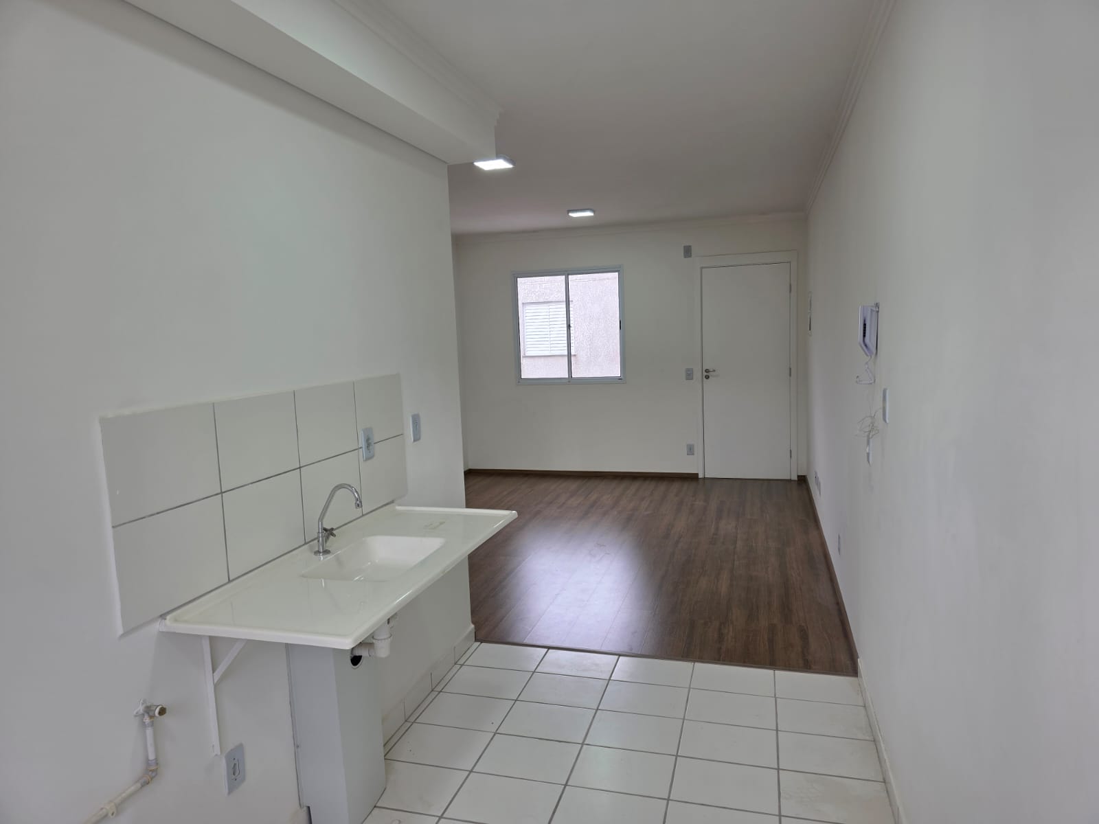 APARTAMENTO À VENDA  REFORMADO PRONTO PARA MORAR  ✨ Segurança, conforto e localização estratégica em um só lugar!  Se você procura um imóvel impecável, com excelente custo-benefício e pronto para morar ou investir… essa é a oportunidade certa!   DETALHES DO IMÓVEL  50m² bem distribuídos  2 dormitórios  1 banheiro moderno  Vaga de moto garantida  ✔ Totalmente reformado ✔ Piso laminado.