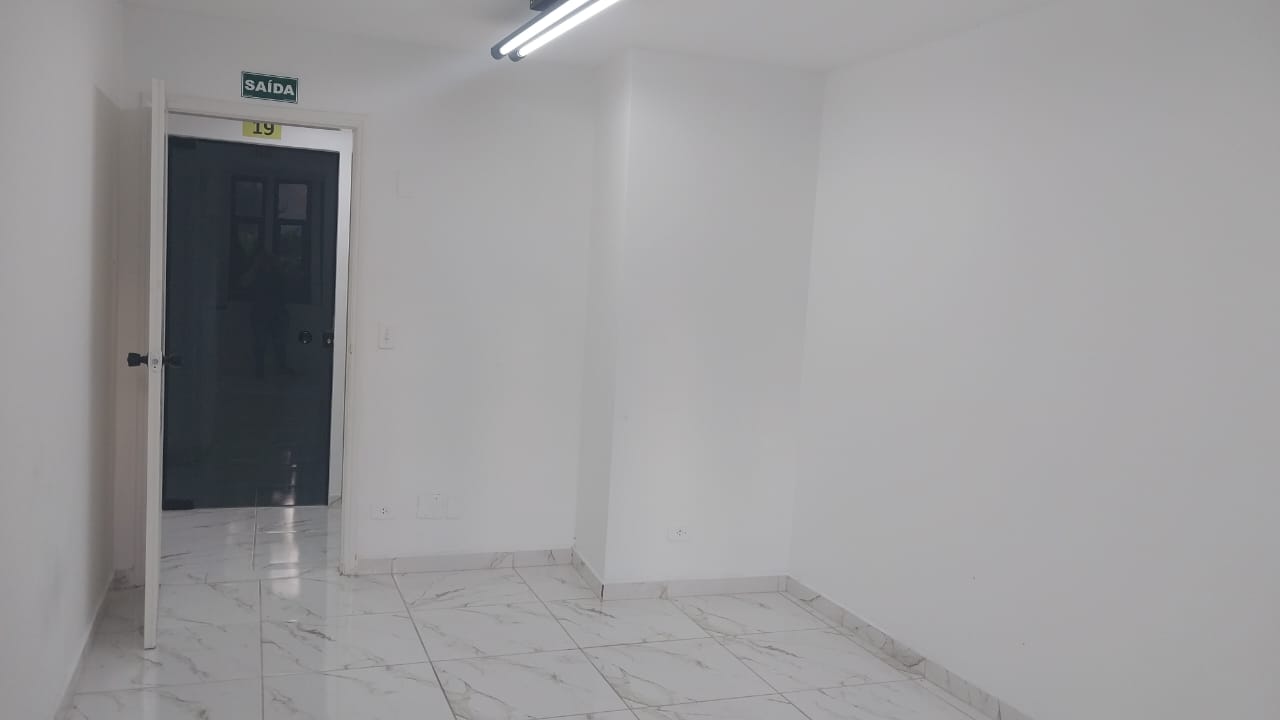 Sala Conjuntos Comerciais para Locação – Mooca  Zona Leste  Excelente oportunidade para instalar sua empresa em uma localização estratégica!  ? Localizado na Avenida Paes de Barros, na Mooca, em região com grande fluxo e fácil acesso.  ✨ Sobre os conjuntos: • Opções de 15 m² a 100 m² • Valores de R$ 1.400 a R$ 4.000 (conforme metragem) • Salas com e sem banheiro • 
