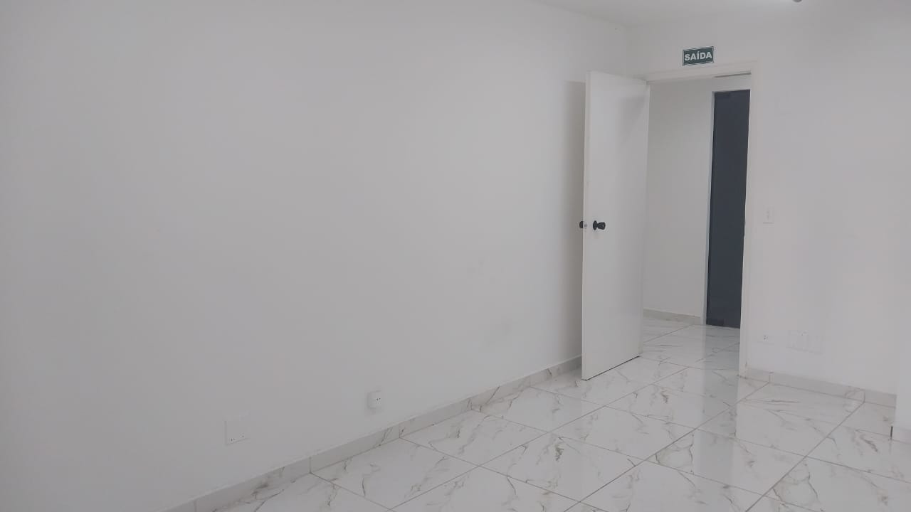 Sala Conjuntos Comerciais para Locação – Mooca  Zona Leste  Excelente oportunidade para instalar sua empresa em uma localização estratégica!  ? Localizado na Avenida Paes de Barros, na Mooca, em região com grande fluxo e fácil acesso.  ✨ Sobre os conjuntos: • Opções de 15 m² a 100 m² • Valores de R$ 1.400 a R$ 4.000 (conforme metragem) • Salas com e sem banheiro • 