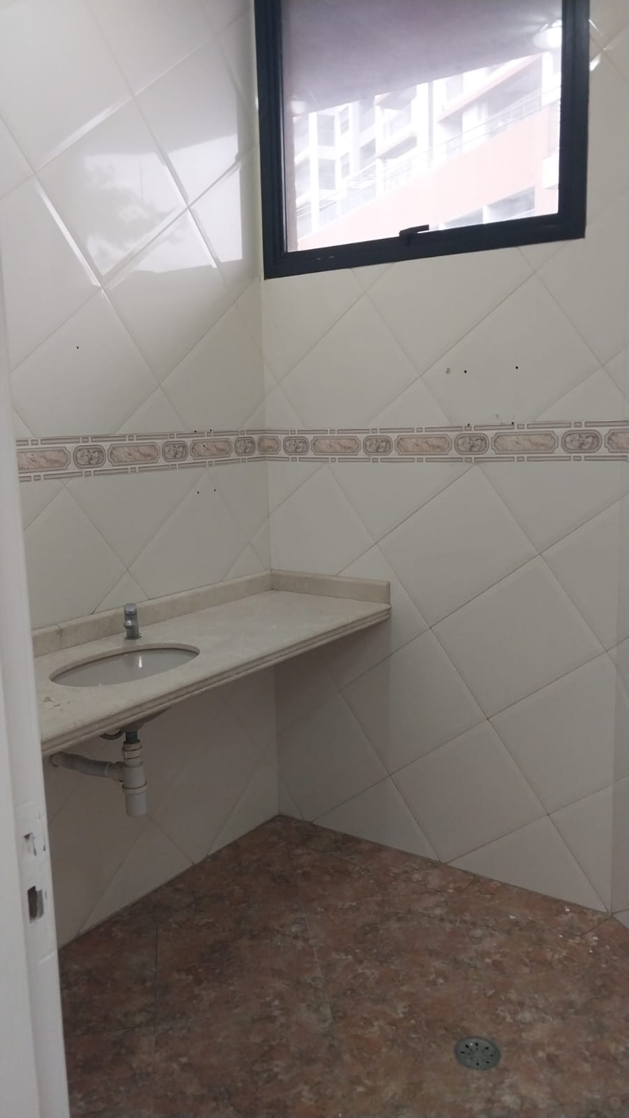  Sala Conjuntos Comerciais para Locação – Mooca  Zona Leste  Excelente oportunidade para instalar sua empresa em uma localização estratégica!   Localizado na Avenida Paes de Barros, na Mooca, em região com grande fluxo e fácil acesso.  ✨ Sobre os conjuntos: • Opções de 15 m² a 100 m² • Valores de R$ 1.200 a R$ 4.000 (conforme metragem) • Conjuntos maiores com direito a 1 vaga de garagem.