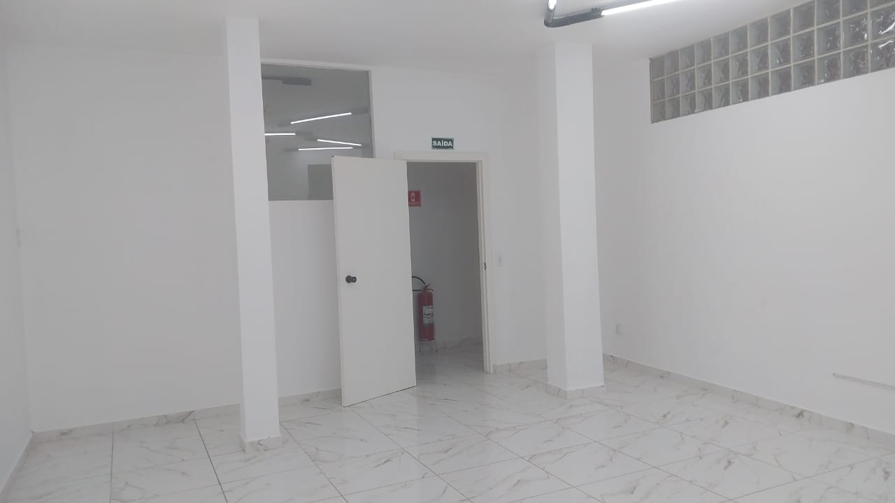 Sala  Conjuntos Comerciais para Locação – Mooca  Zona Leste  Excelente oportunidade para instalar sua empresa em uma localização estratégica!   Localizado na Avenida Paes de Barros, na Mooca, em região com grande fluxo e fácil acesso.  ✨ Sobre os conjuntos: • Opções de 15 m² a 100 m² • Valores de R$ 1.200 a R$ 4.000 (conforme metragem) •  • Conjuntos maiores com direito a 1 vaga de garagem.