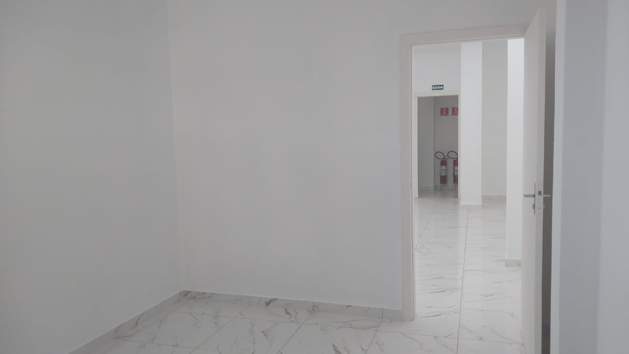 Sala  Conjuntos Comerciais para Locação – Mooca  Zona Leste  Excelente oportunidade para instalar sua empresa em uma localização estratégica!   Localizado na Avenida Paes de Barros, na Mooca, em região com grande fluxo e fácil acesso.  ✨ Sobre os conjuntos: • Opções de 15 m² a 100 m² • Valores de R$ 1.200 a R$ 4.000 (conforme metragem) •  • Conjuntos maiores com direito a 1 vaga de garagem.