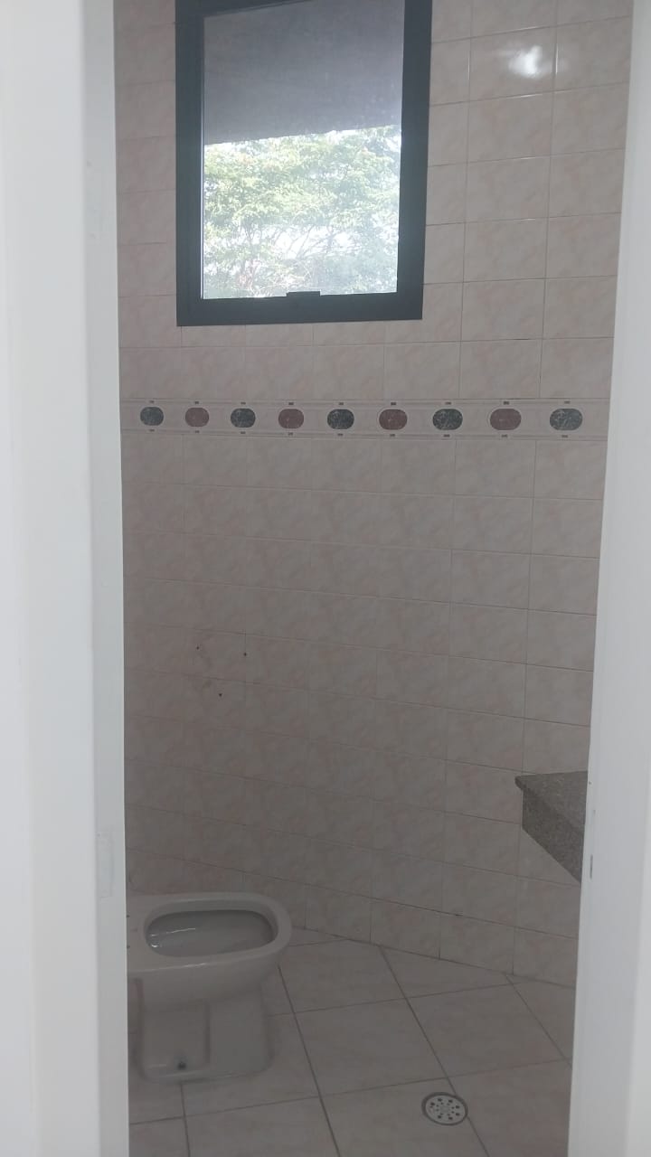 Sala  Conjuntos Comerciais para Locação – Mooca  Zona Leste  Excelente oportunidade para instalar sua empresa em uma localização estratégica!   Localizado na Avenida Paes de Barros, na Mooca, em região com grande fluxo e fácil acesso.  ✨ Sobre os conjuntos: • Opções de 15 m² a 100 m² • Valores de R$ 1.200 a R$ 4.000 (conforme metragem) •  • Conjuntos maiores com direito a 1 vaga de garagem.