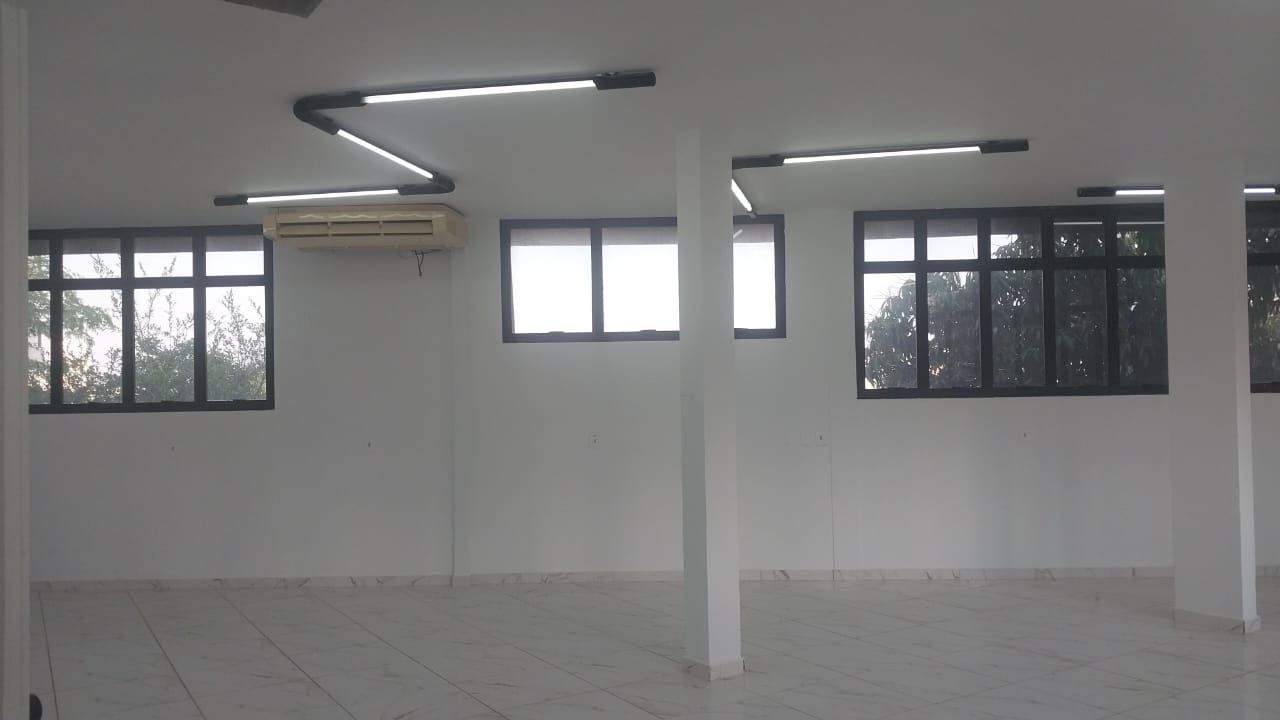 Sala  Conjuntos Comerciais para Locação – Mooca Zona Leste  Excelente oportunidade para instalar sua empresa em uma localização estratégica!   Localizado na Avenida Paes de Barros, na Mooca, em região com grande fluxo e fácil acesso.  ✨ Sobre os conjuntos: • Opções de 15 m² a 100 m² • Valores de R$ 1.200 a R$ 4.000 (conforme metragem) •  • Conjuntos maiores com direito 1 a 2 vaga de garagem.
