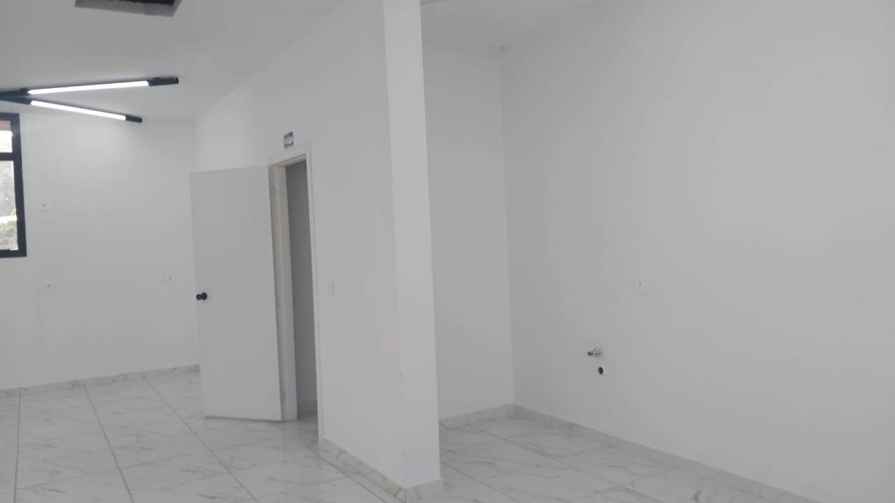 Sala  Conjuntos Comerciais para Locação – Mooca Zona Leste  Excelente oportunidade para instalar sua empresa em uma localização estratégica!   Localizado na Avenida Paes de Barros, na Mooca, em região com grande fluxo e fácil acesso.  ✨ Sobre os conjuntos: • Opções de 15 m² a 100 m² • Valores de R$ 1.200 a R$ 4.000 (conforme metragem) •  • Conjuntos maiores com direito 1 a 2 vaga de garagem.