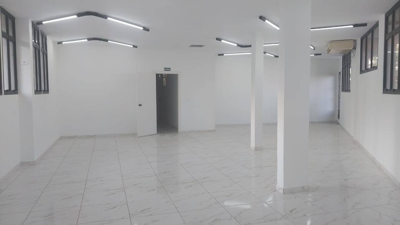 Sala  Conjuntos Comerciais para Locação – Mooca Zona Leste  Excelente oportunidade para instalar sua empresa em uma localização estratégica!   Localizado na Avenida Paes de Barros, na Mooca, em região com grande fluxo e fácil acesso.  ✨ Sobre os conjuntos: • Opções de 15 m² a 100 m² • Valores de R$ 1.200 a R$ 4.000 (conforme metragem) •  • Conjuntos maiores com direito 1 a 2 vaga de garagem.