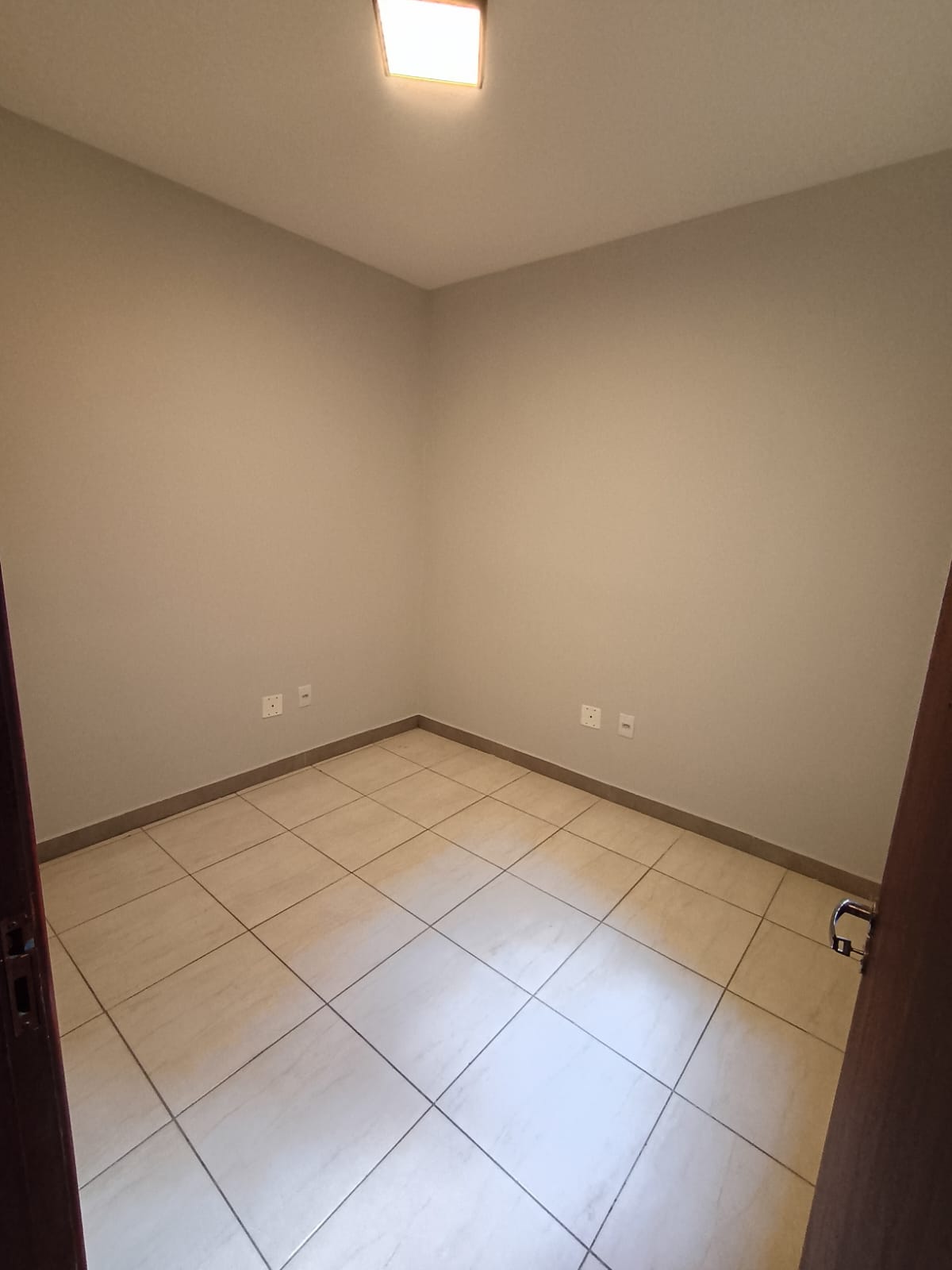  LINDO SOBRADO REFORMADO – PARQUE CRUZEIRO DO SUL  ZONA LES  52m² de área útil  1 vaga de garagem  2 dormitórios  1 banheiro + lavabo  Imóvel vago e pronto para morar!  ✨ Imóvel totalmente reformado com excelente acabamento: ✔️ Cozinha planejada com pia em granito e cooktop ✔️ Piso em porcelanato em todos os ambientes ✔️ Banheiro moderno com box, nicho .