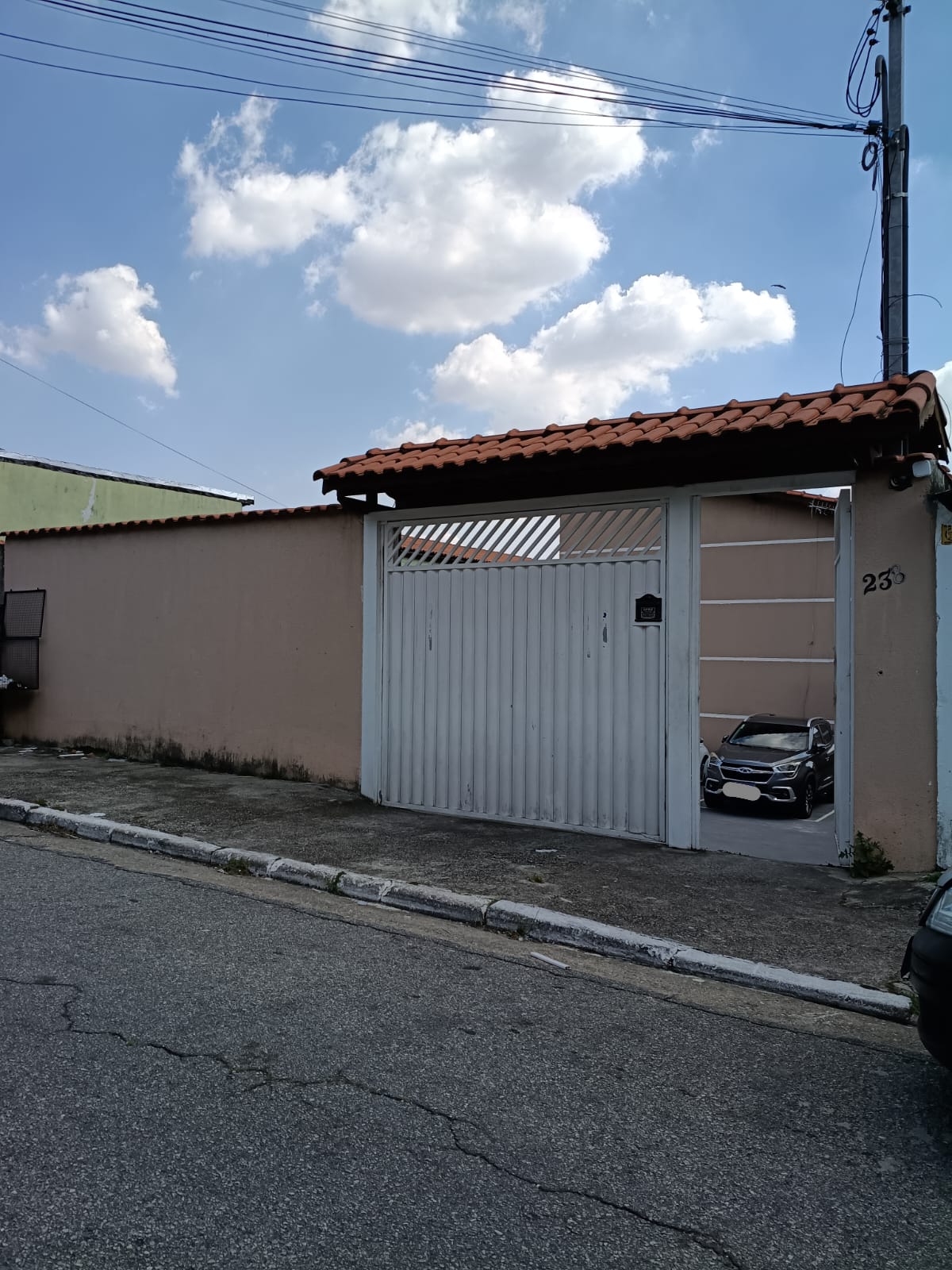  LINDO SOBRADO REFORMADO – PARQUE CRUZEIRO DO SUL  ZONA LES  52m² de área útil  1 vaga de garagem  2 dormitórios  1 banheiro + lavabo  Imóvel vago e pronto para morar!  ✨ Imóvel totalmente reformado com excelente acabamento: ✔️ Cozinha planejada com pia em granito e cooktop ✔️ Piso em porcelanato em todos os ambientes ✔️ Banheiro moderno com box, nicho .